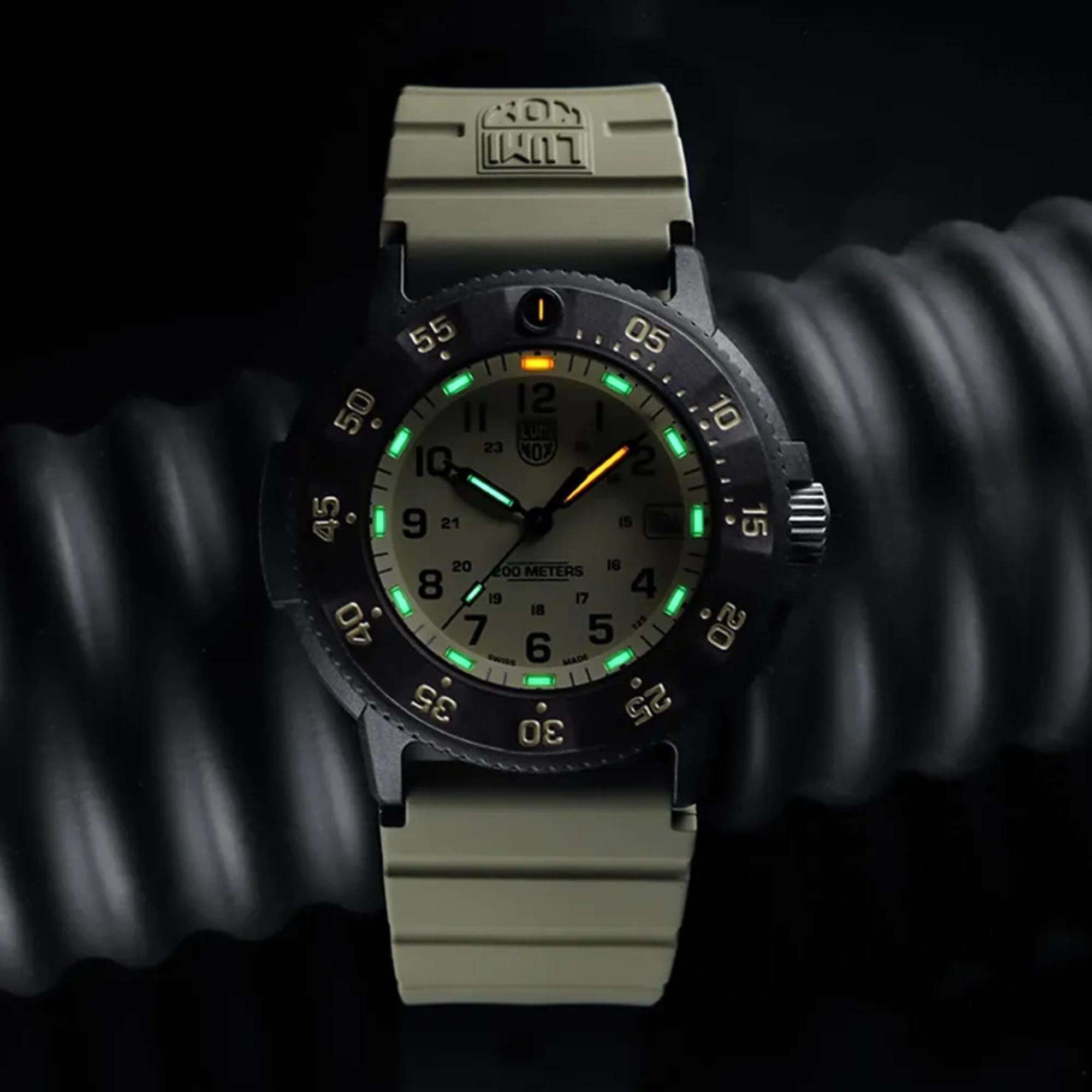 Luminox Sea Original Navy Seal 3000 Evo Series Mens Watch Beige Dial XS.3010.EVO.S