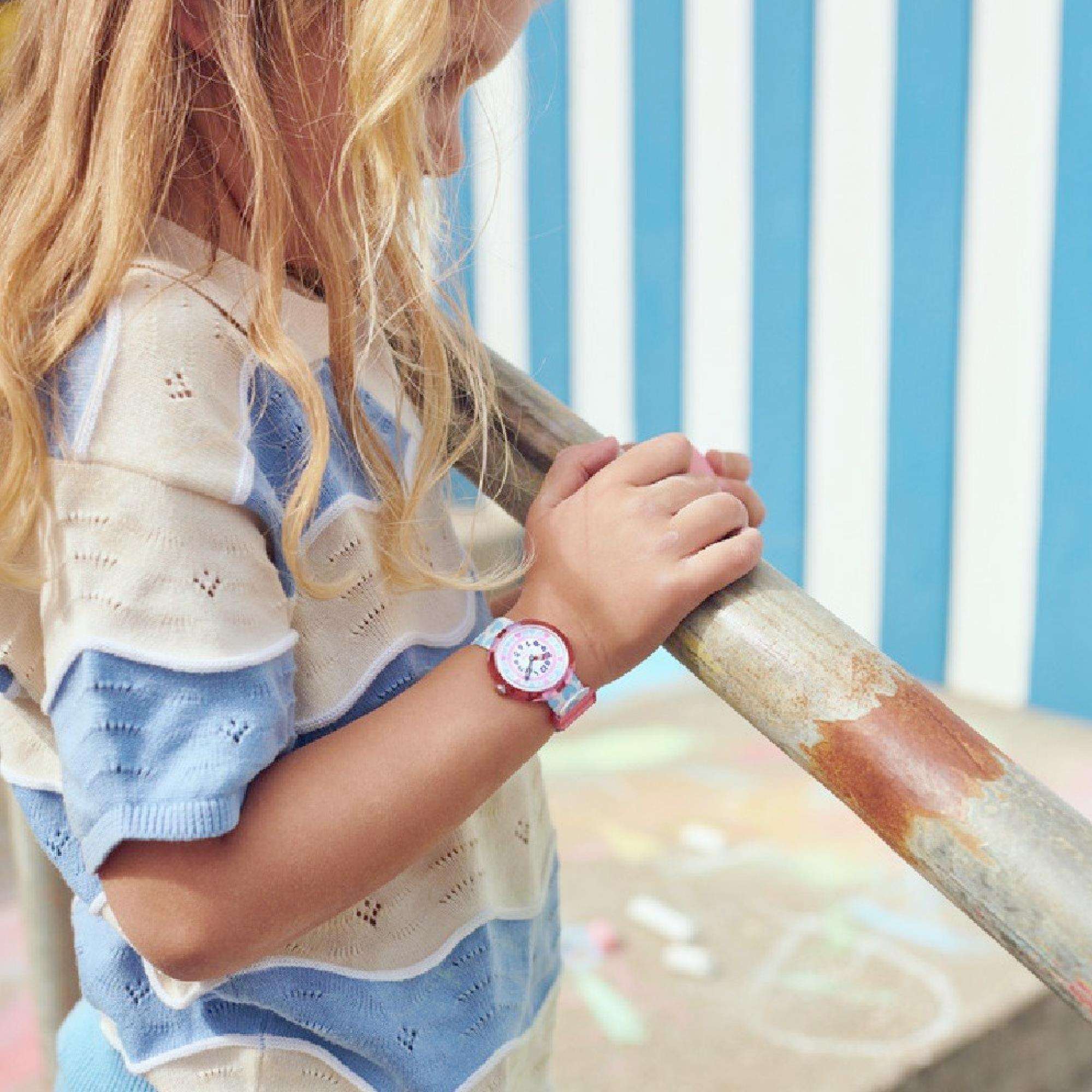Flik Flak Colour Crush Kinderuhr mit weißem und blauem Stoffherzarmband FBNP192