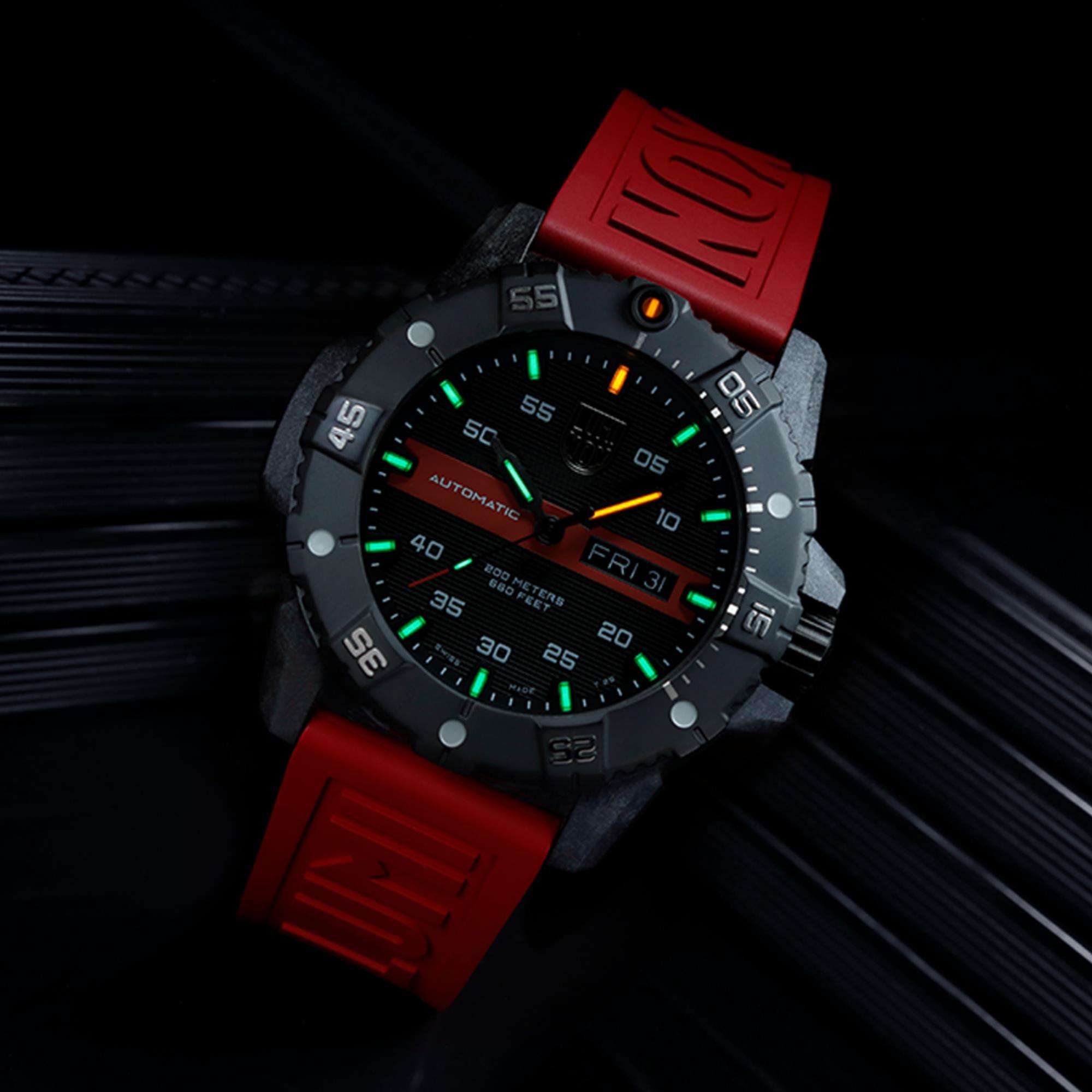 LUMINOX MASTER CARBON SEAL Schwarzes Zifferblatt AUTOMATIK 3860 SERIE XS.3876.RB