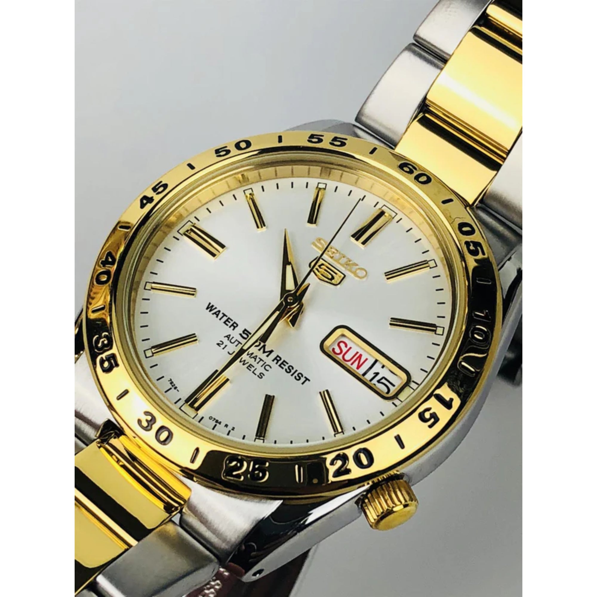 Seiko 5 Automatik Weißes Zifferblatt Zweifarbig Gold/Silber Edelstahl Herrenarmbanduhr SNKE04K1