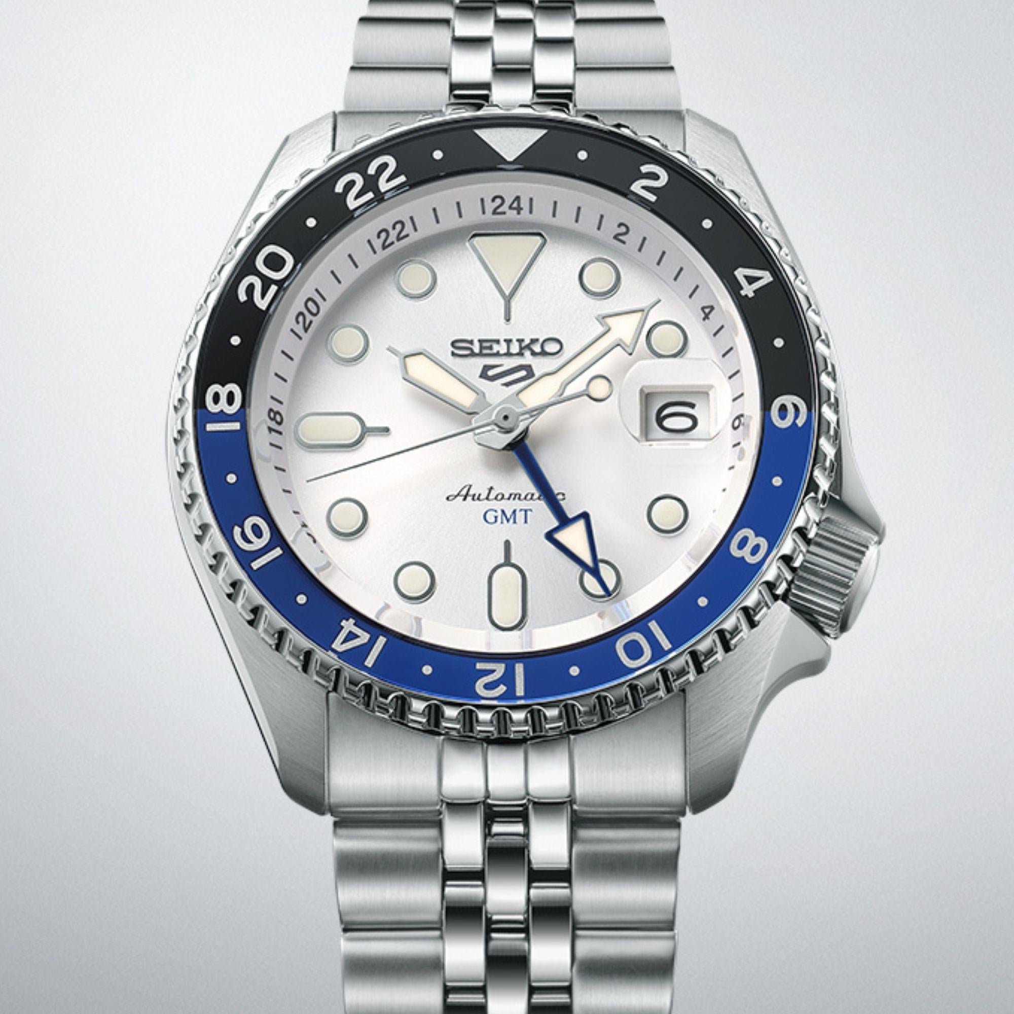 Seiko 5 Sports SKX GMT Himmelblau Silberne Wolke Automatik Weißes Zifferblatt Stahlarmband Herren Uhr SSK033K1