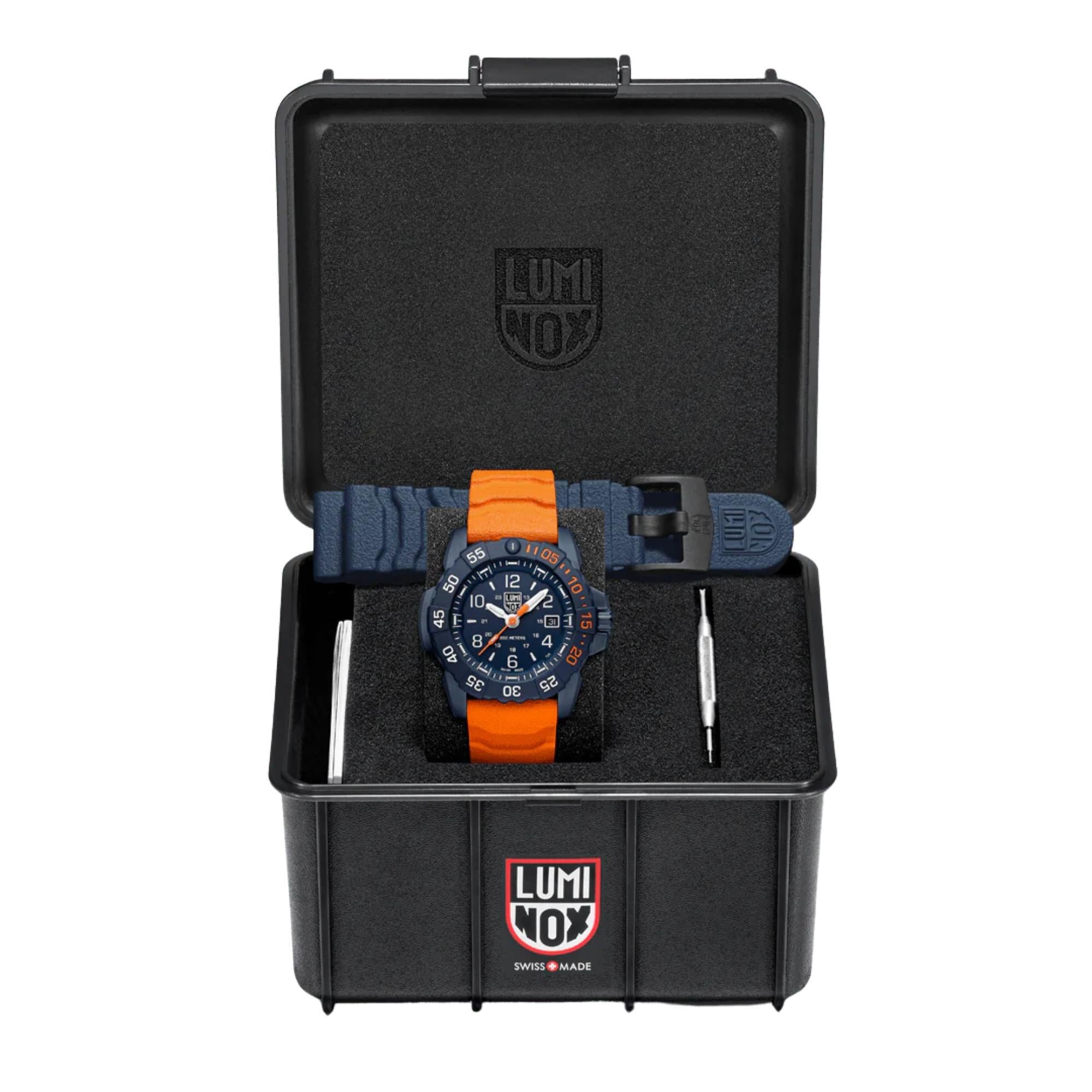 Luminox Navy SEAL Foundation Limited Edition CarbonOX™ Uhr mit schwarzem Zifferblatt XS.3253.CBNSF.SET