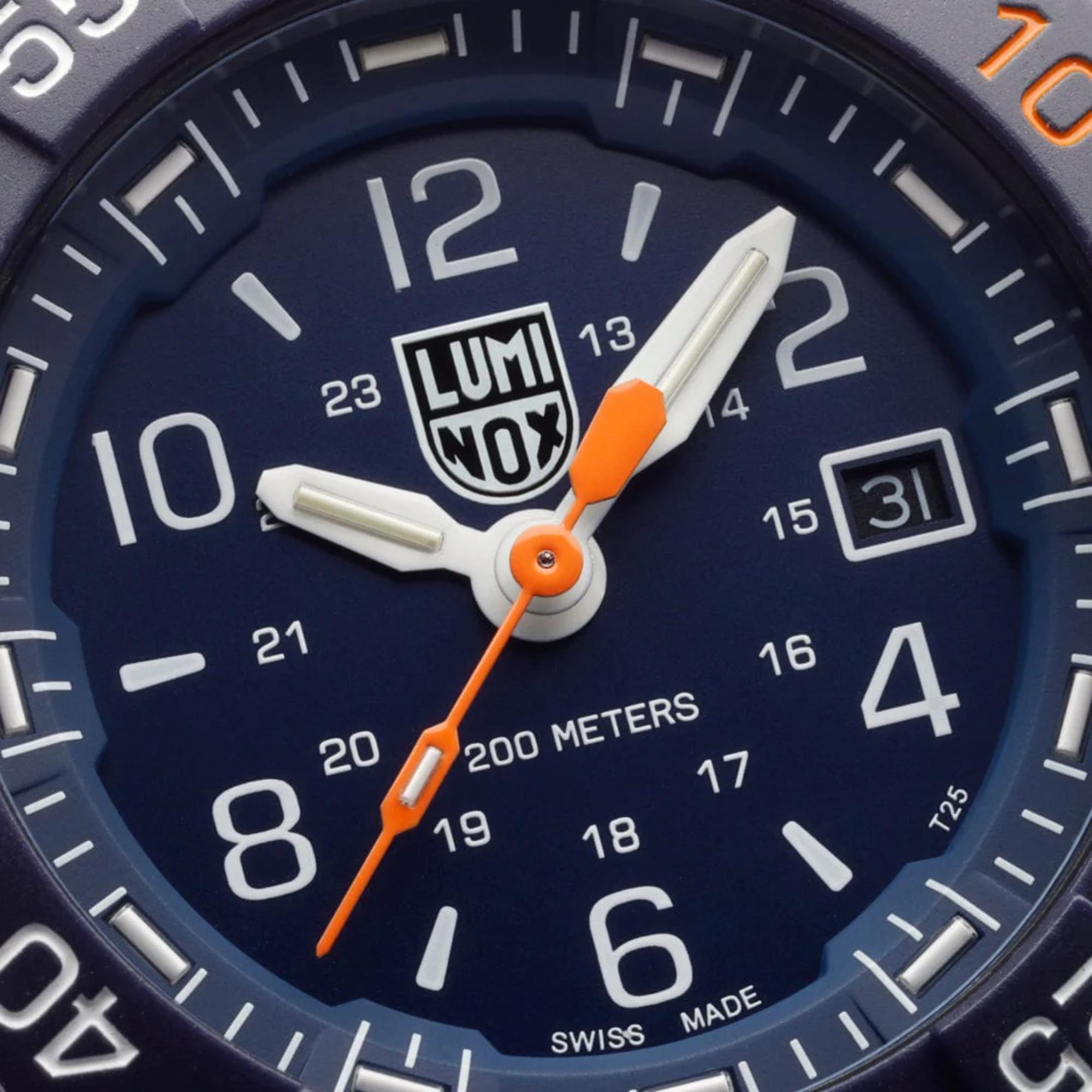 Luminox Navy SEAL Foundation Limited Edition CarbonOX™ Uhr mit schwarzem Zifferblatt XS.3253.CBNSF.SET