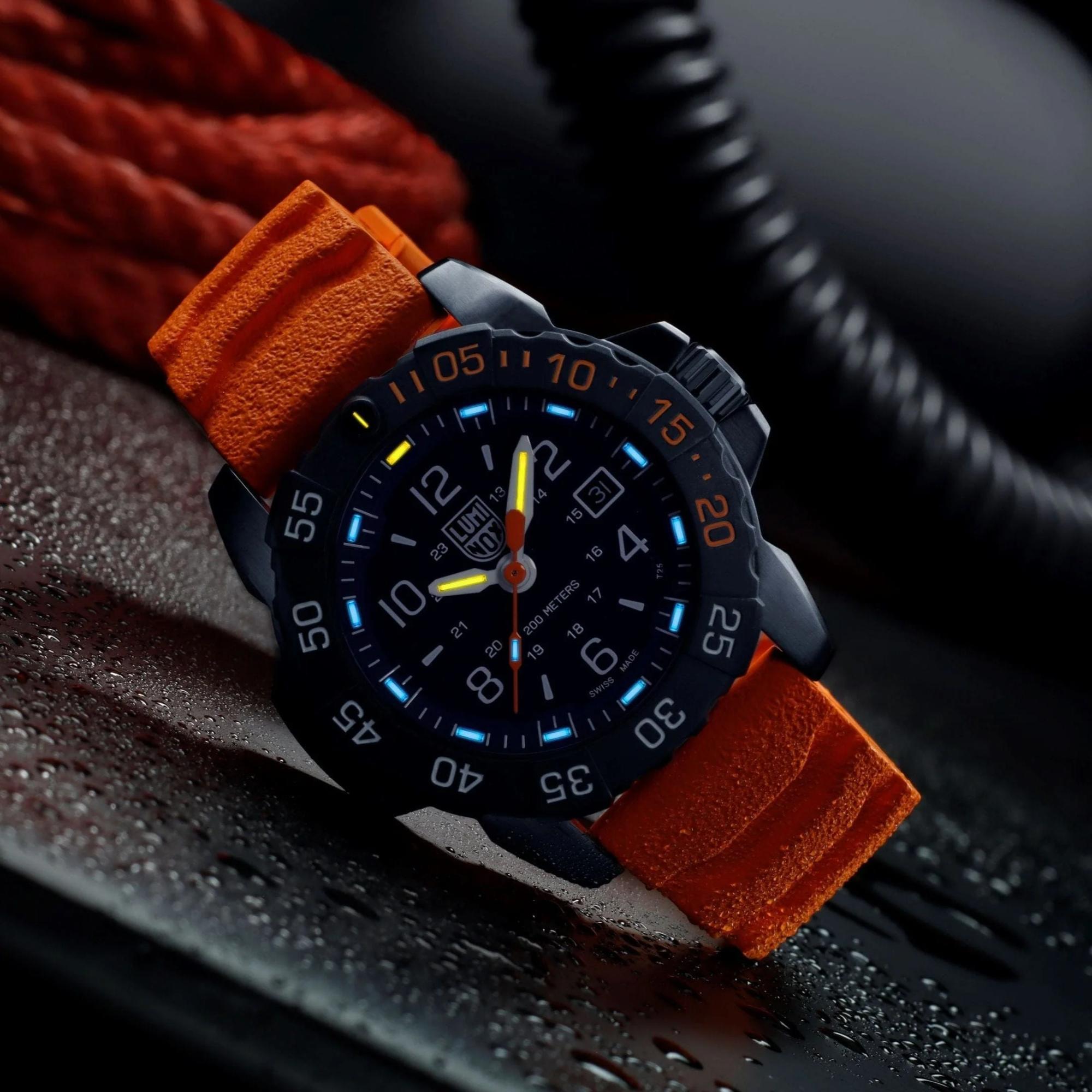 Luminox Navy SEAL Foundation Limited Edition CarbonOX™ Uhr mit schwarzem Zifferblatt XS.3253.CBNSF.SET