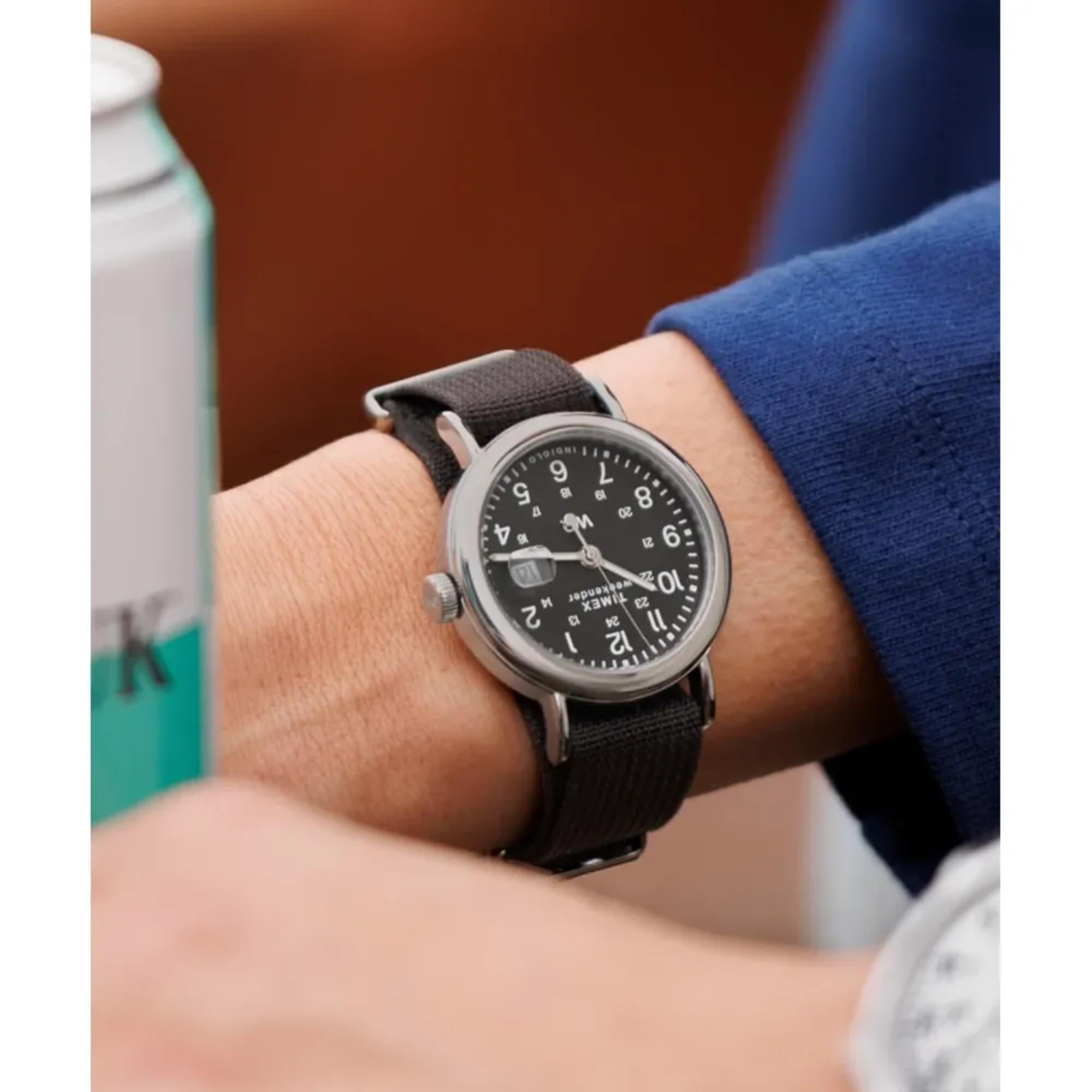 Timex Weekender 40mm Schwarzes Zifferblatt Stoff Herren Quarz Uhr TW2W86100