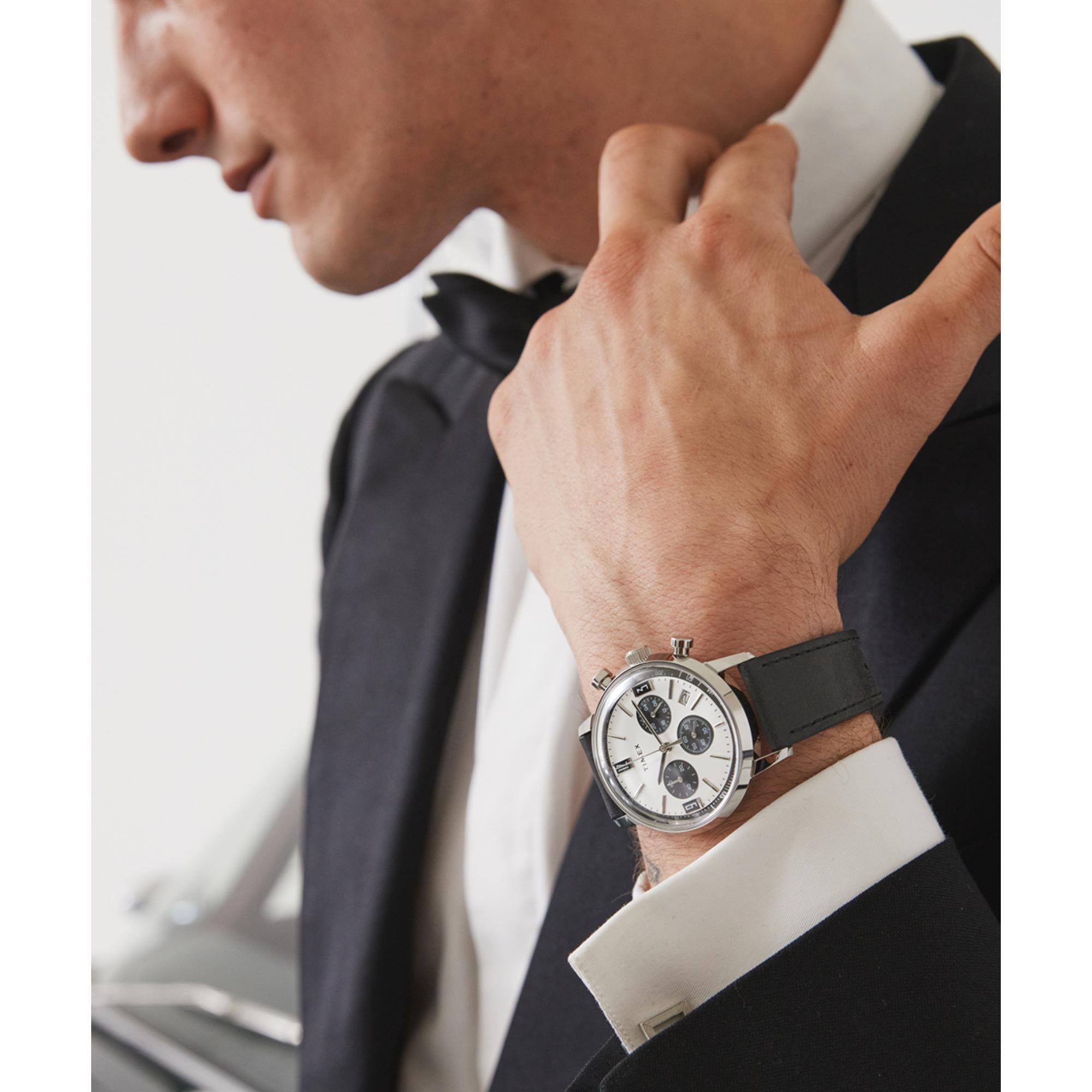 Timex Marlin Chronograph Tachymeter Silberfarbene Zifferblatt Schwarzes Lederarmband Herren Uhr TW2W10300