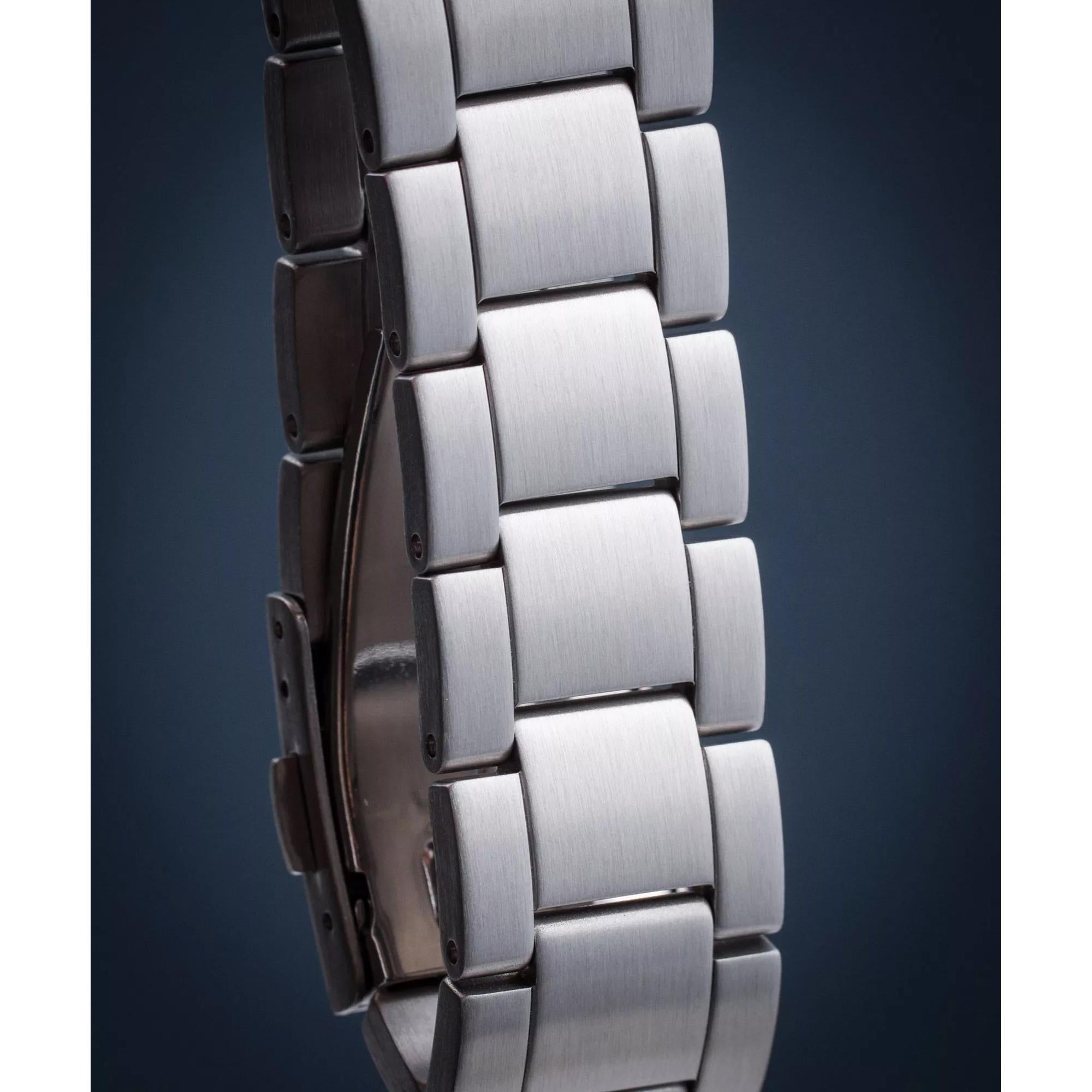 Orient Contemporary RA-AC0E01B30B stainless steel link bracelet detail