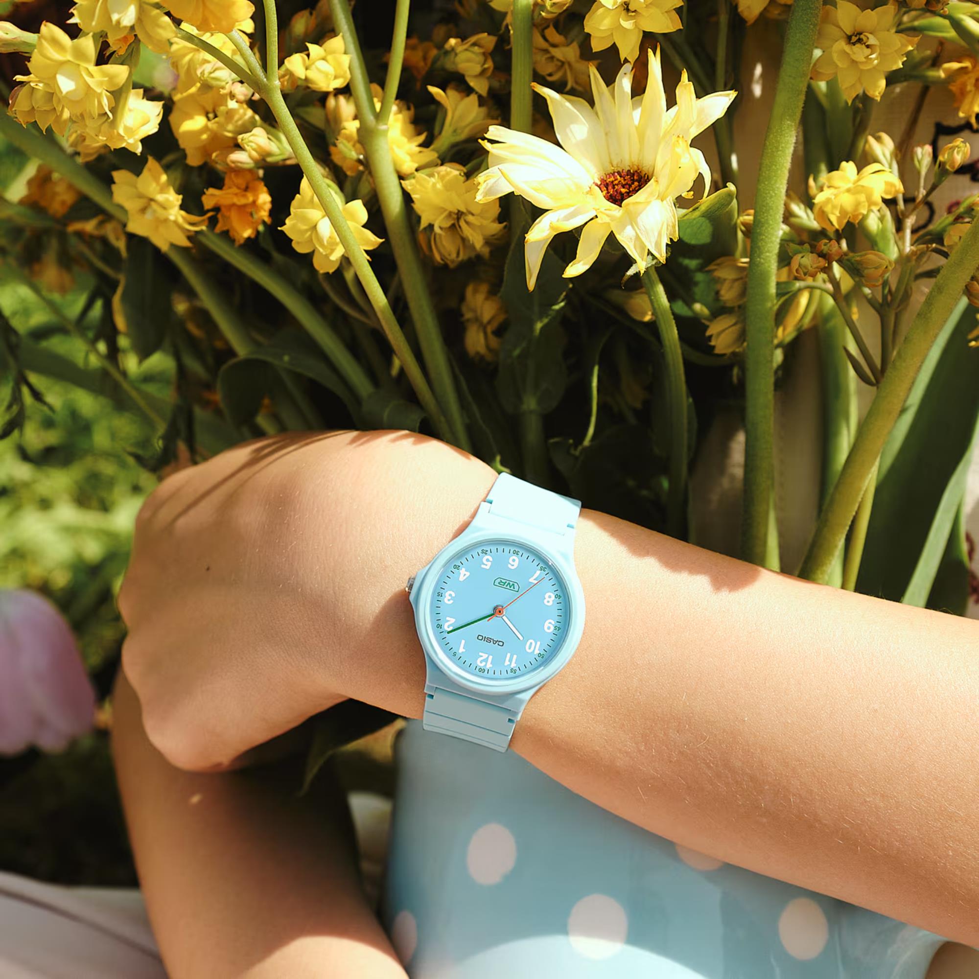 Casio POP Back-to-School Blaues Zifferblatt Kunststoffarmband Damen Uhr LQ-24B-2BEF