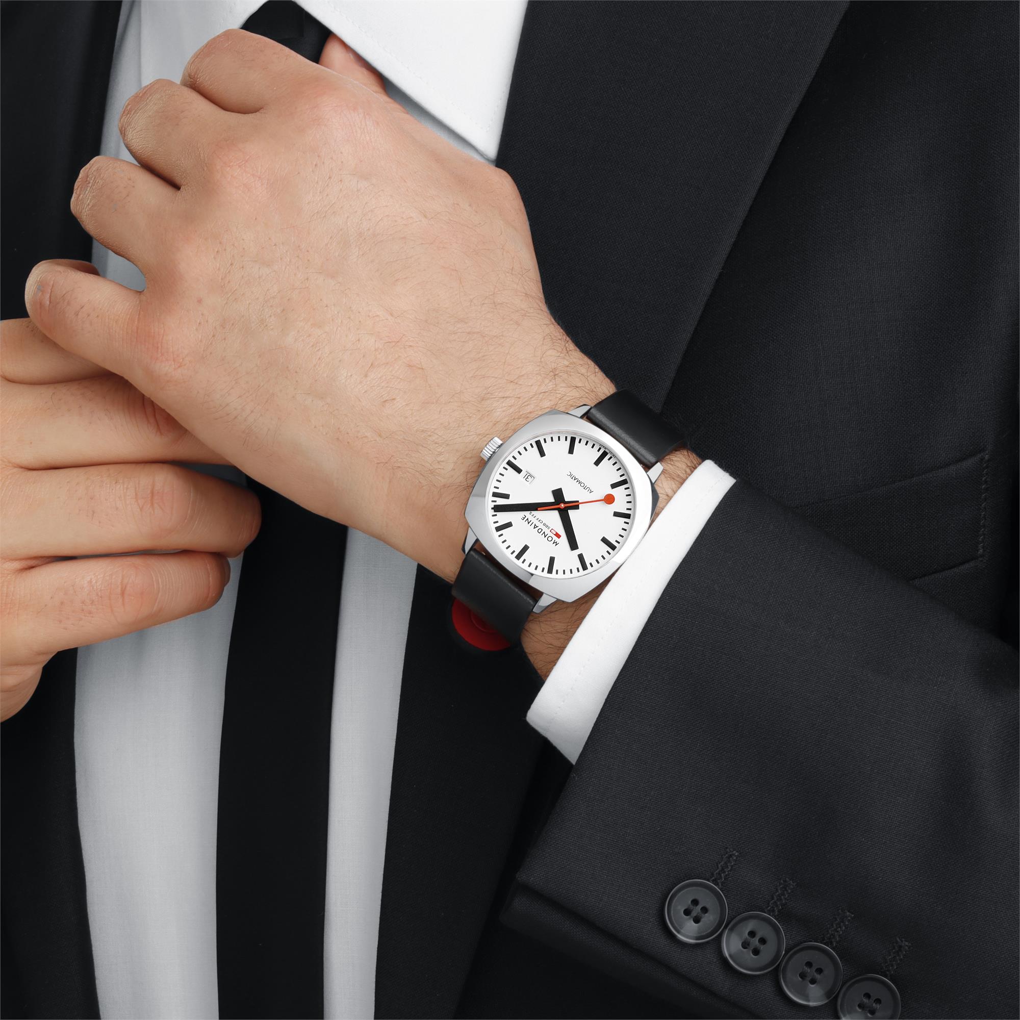 Mondaine Cushion 39mm Weißes Zifferblatt Leder Herren Automatik Uhr MSL.3961B.LBV