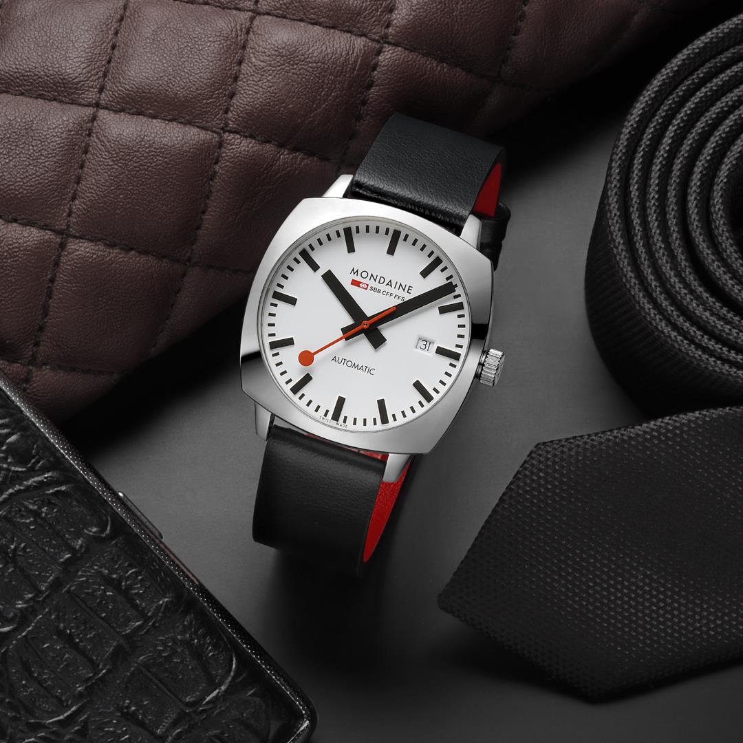 Mondaine Cushion 39mm Weißes Zifferblatt Leder Herren Automatik Uhr MSL.3961B.LBV