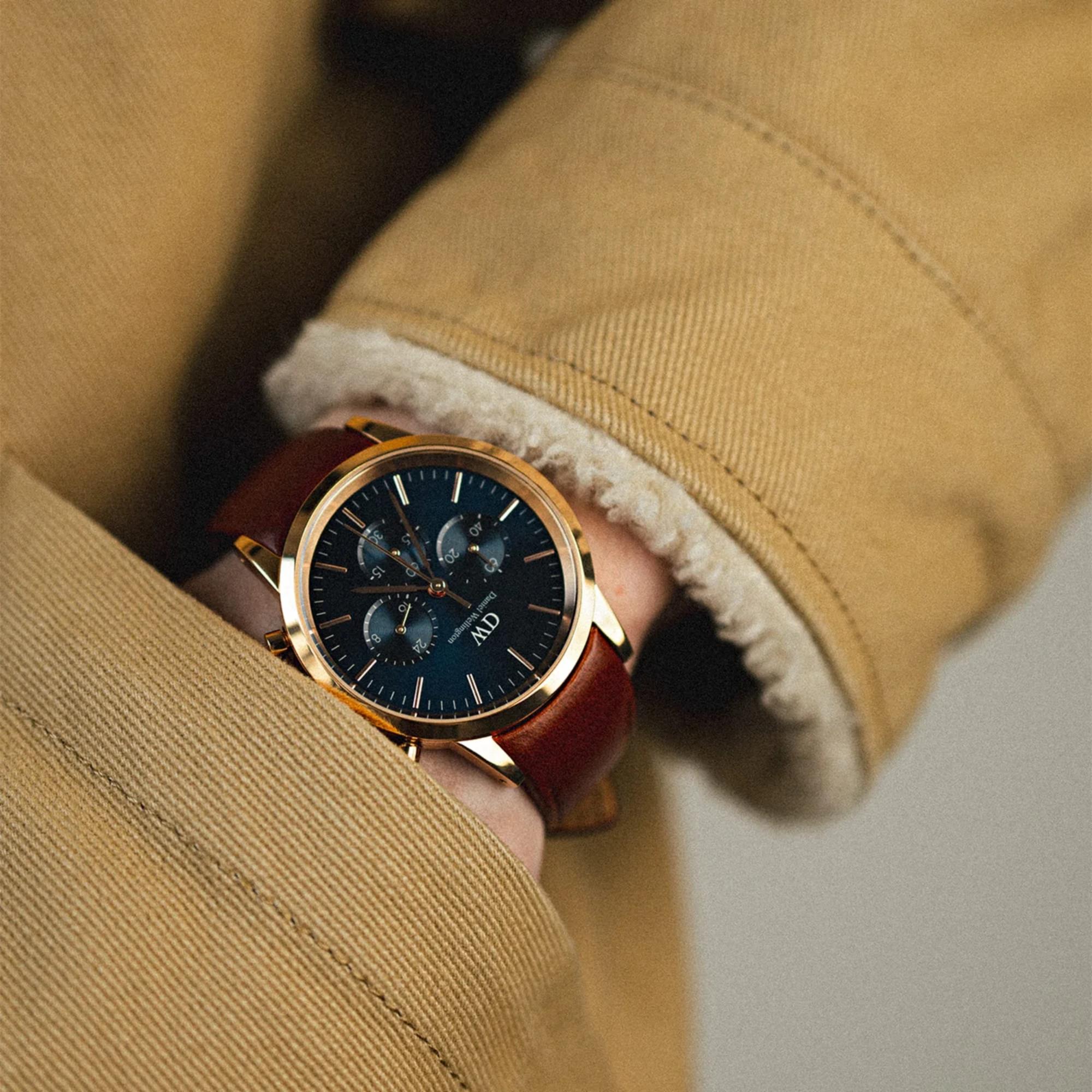 Daniel Wellington Iconic 42mm Chronograph Blaues Zifferblatt Leder Herren Quarz Uhr DW00100639