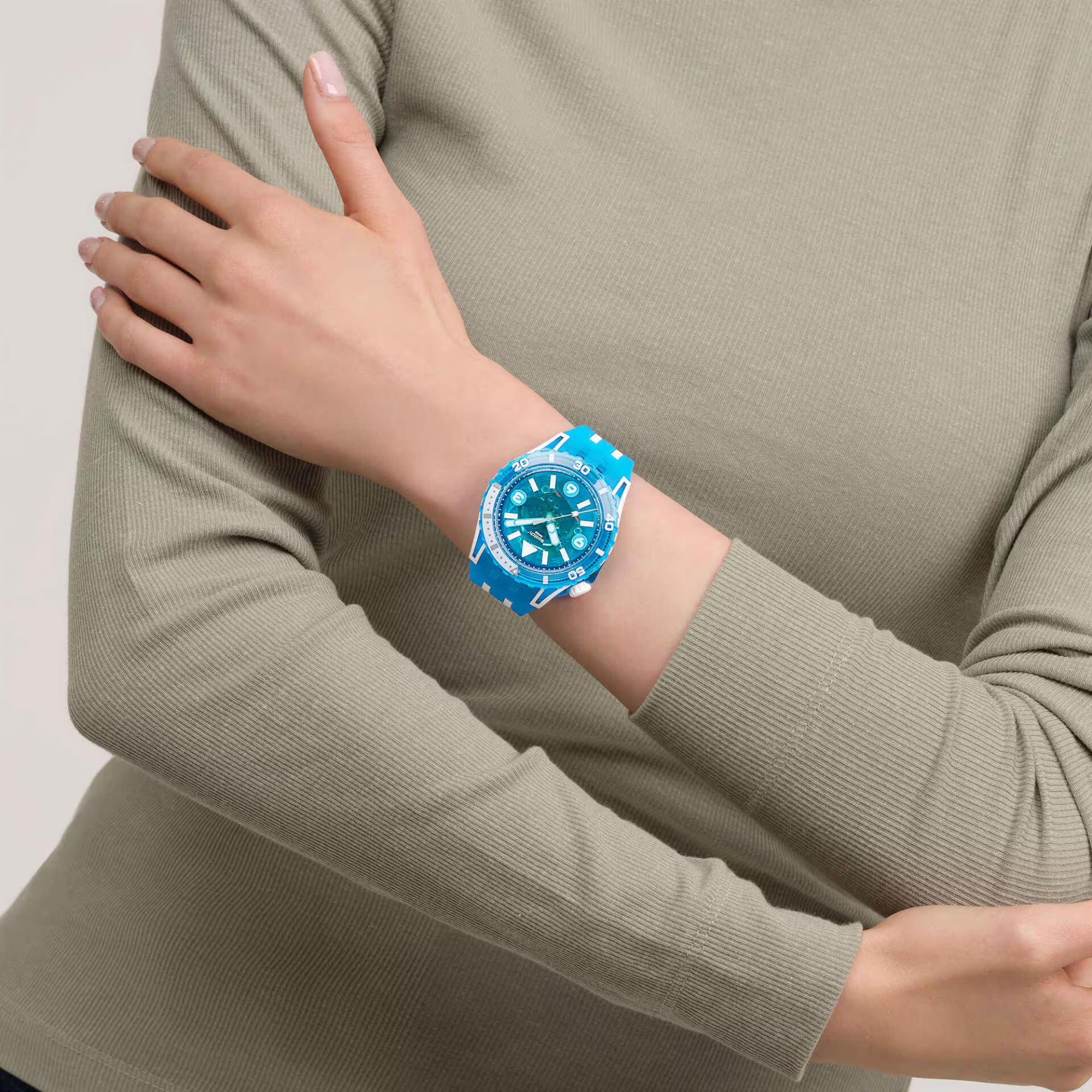 Swatch SCUBAQUA Blue Fire Blue Bioceramic Dial Silicone Strap Watch SSCU09S100