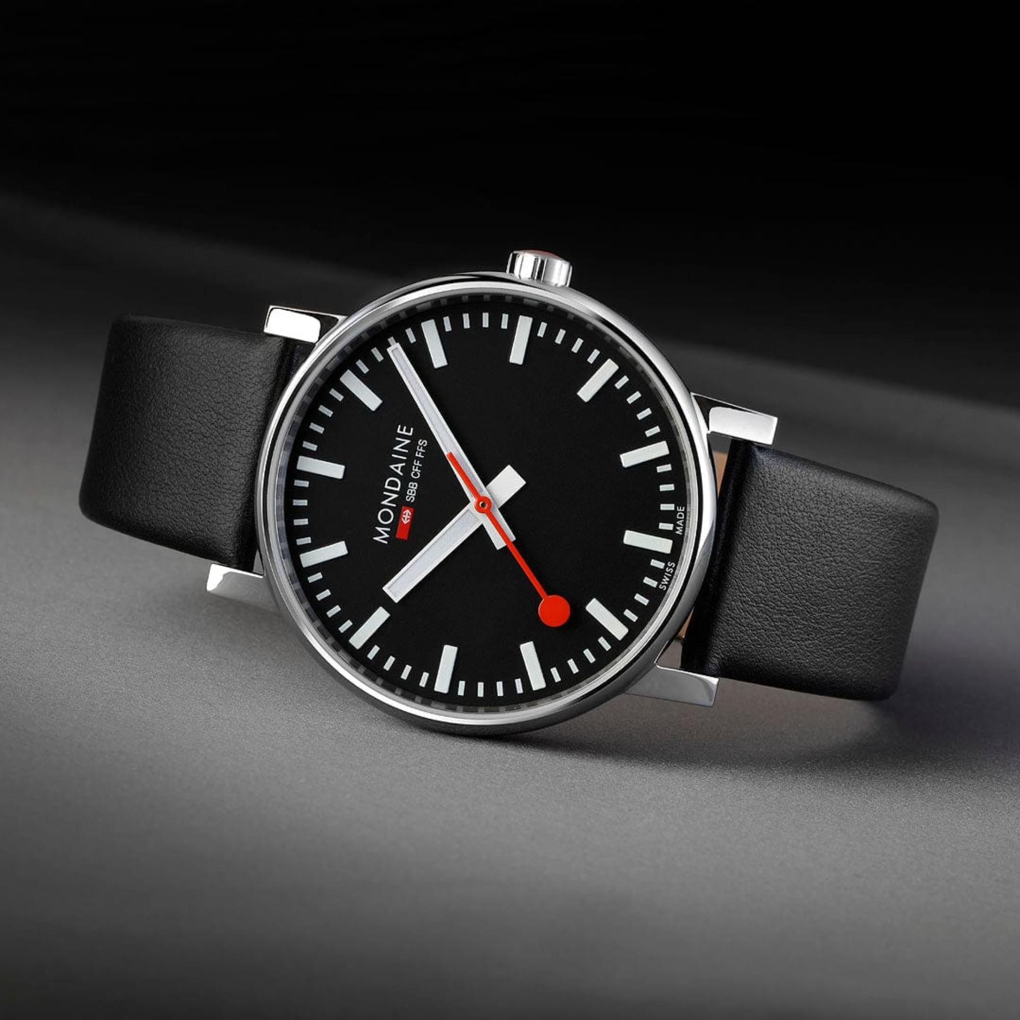Mondaine Evo2 43mm Schwarzes Zifferblatt Leder Herren Quarz Uhr MSE.43120.LB