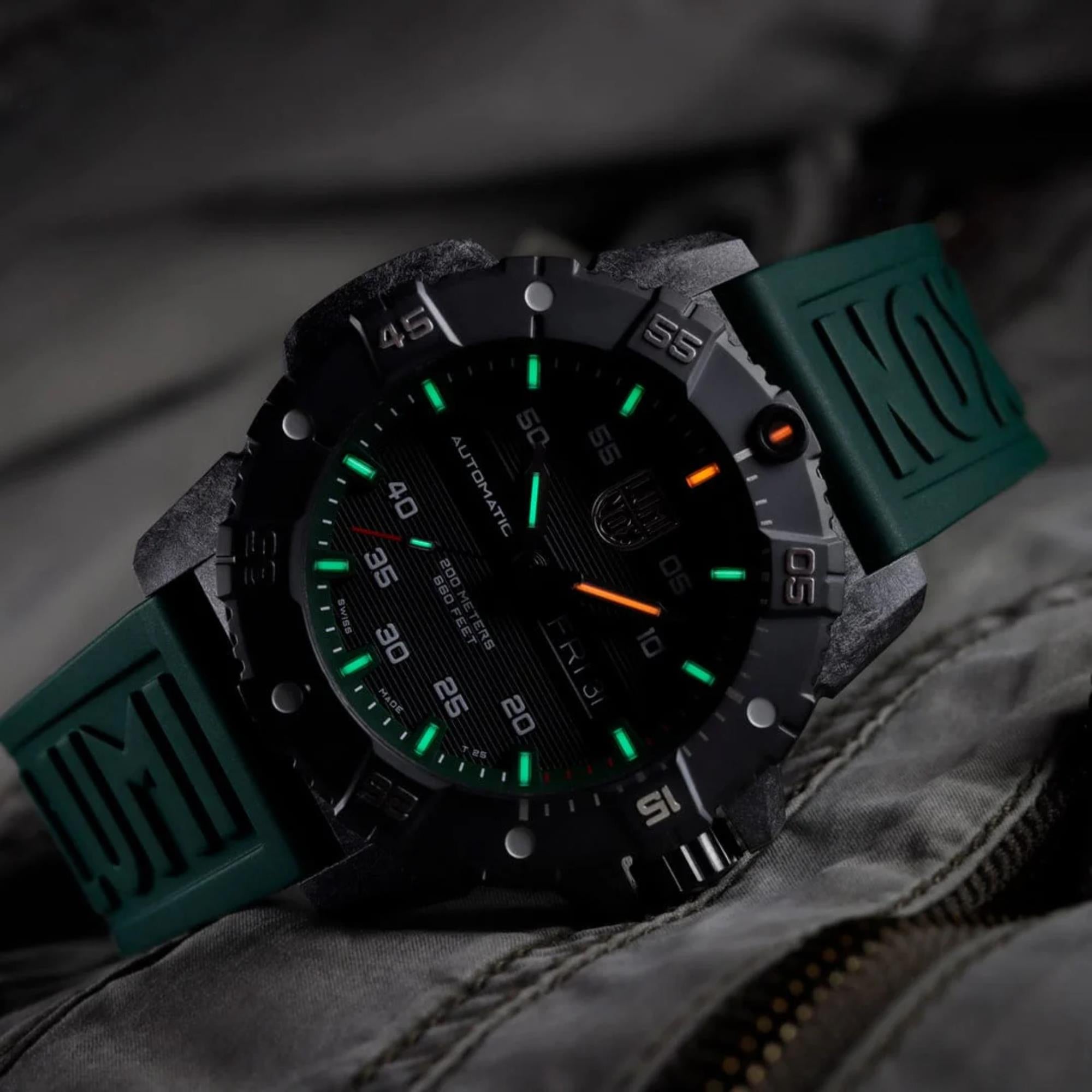 Luminox Master Carbon Seal 3860 Serie Automatik Graues Zifferblatt Grünes Gummiarmband Herren Uhr XS.3877