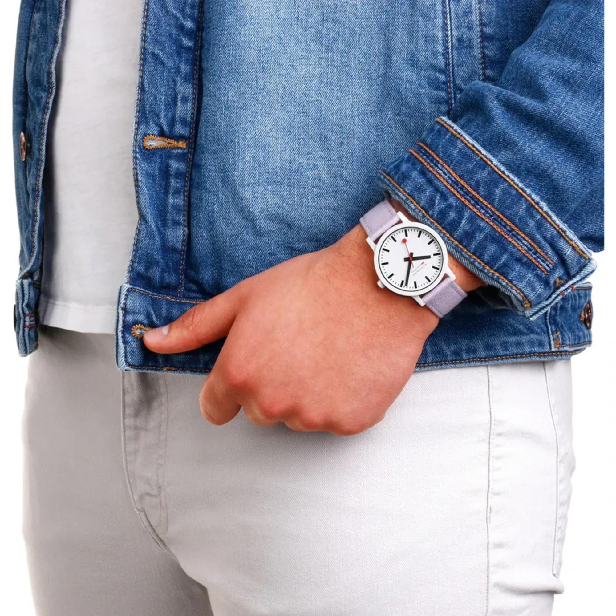 Mondaine Essence Quartz Weißes Zifferblatt Textilarmband Herren Uhr MS1.41110.LQ1