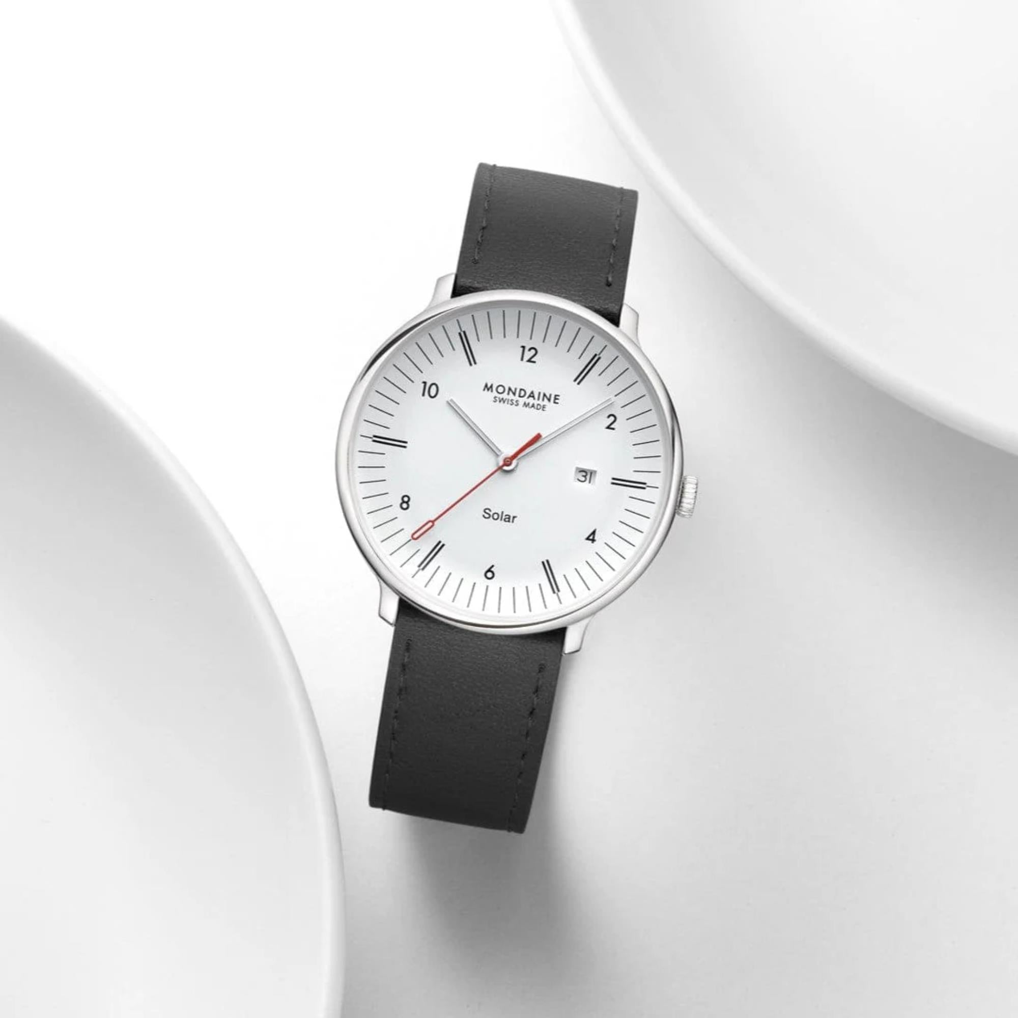 Mondaine Doppio 41mm Weißes Zifferblatt Leder Herren Solar Uhr MLE.41910.LBV