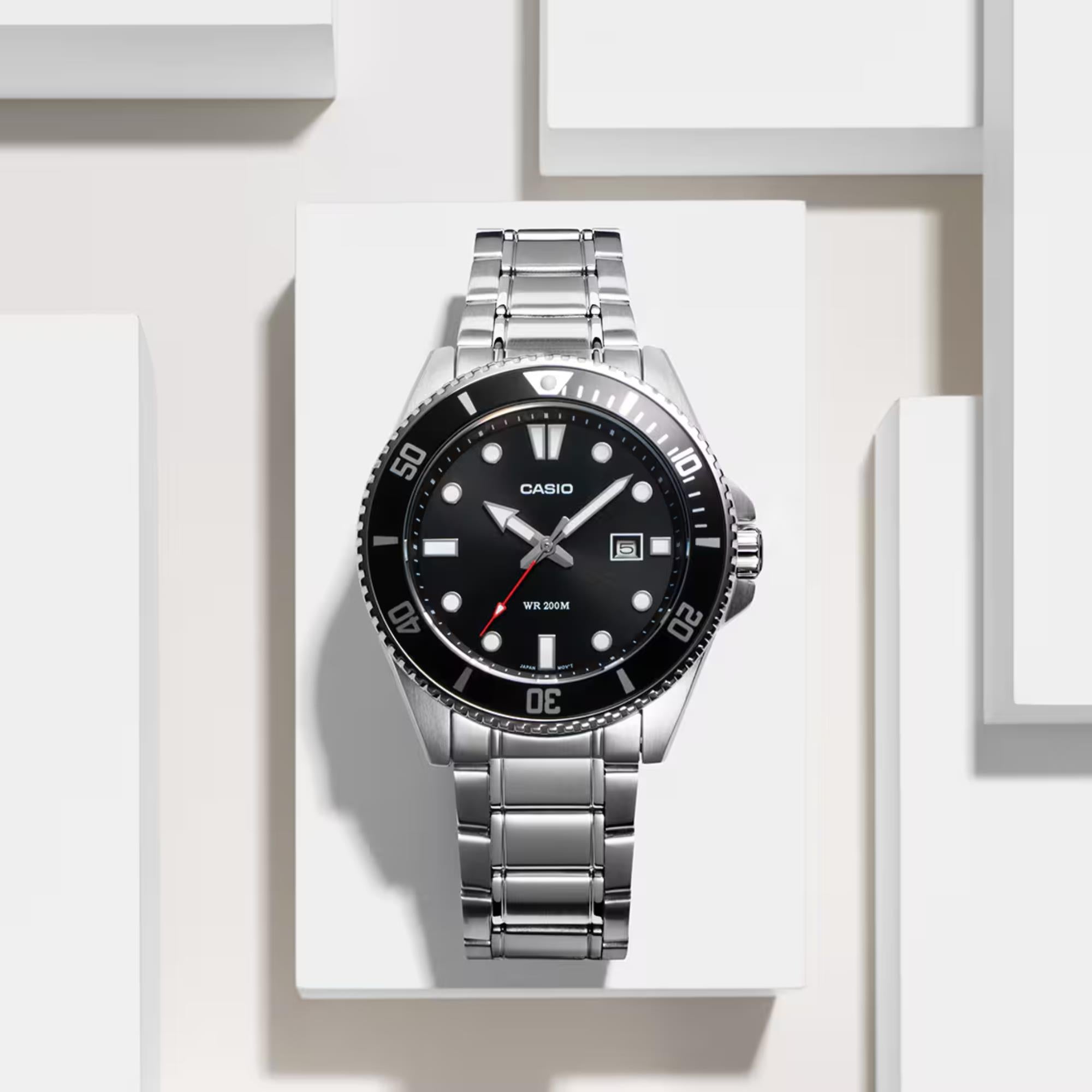 Casio Marlin Quarz Herrenarmbanduhr mit schwarzem Zifferblatt MDV-107D-1A1VEF