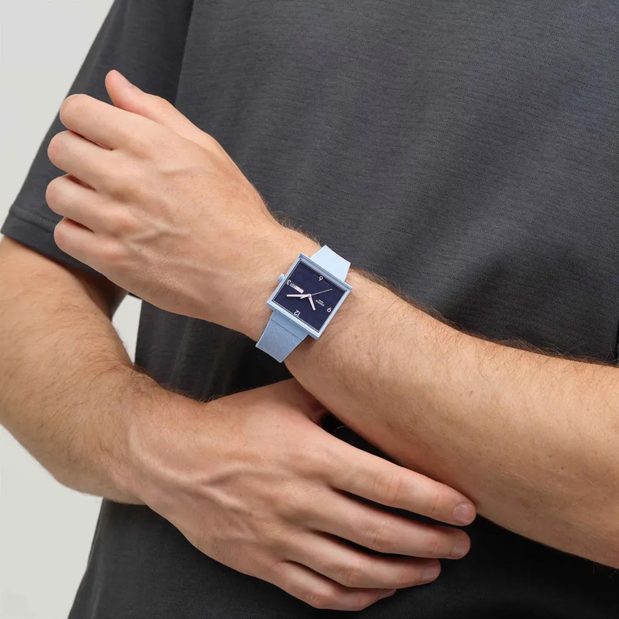 Swatch Originals Heller Winkel Quarz Blau Zifferblatt Silikonarmband Uhr SO34L701