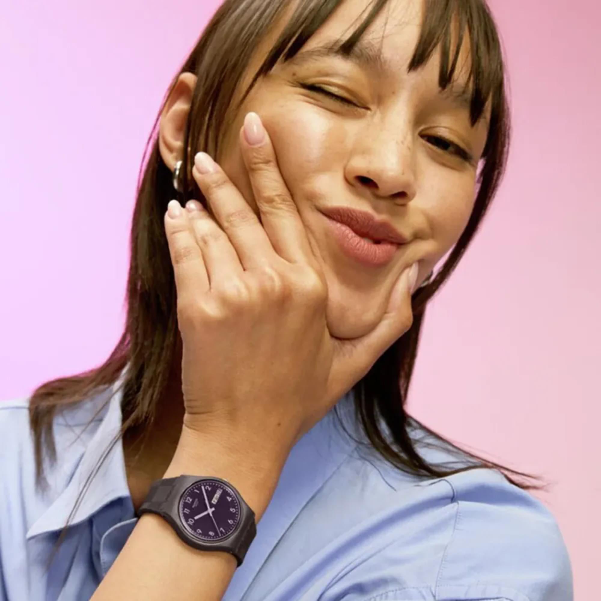 Swatch Originals Webende Wunder Quarz Lila Zifferblatt Silikonarmband Uhr SO28C700