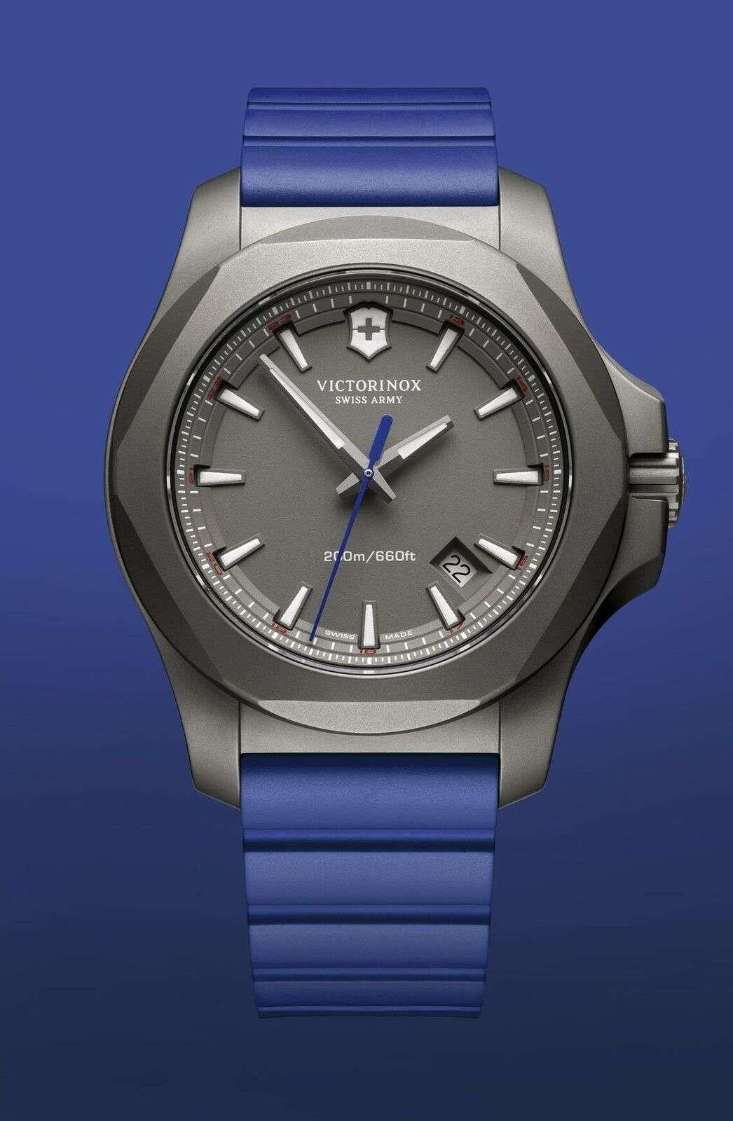 Victorinox Swiss Army I.N.O.X Blaues Gummi Graues Titan Quarz Herren Uhr 241759