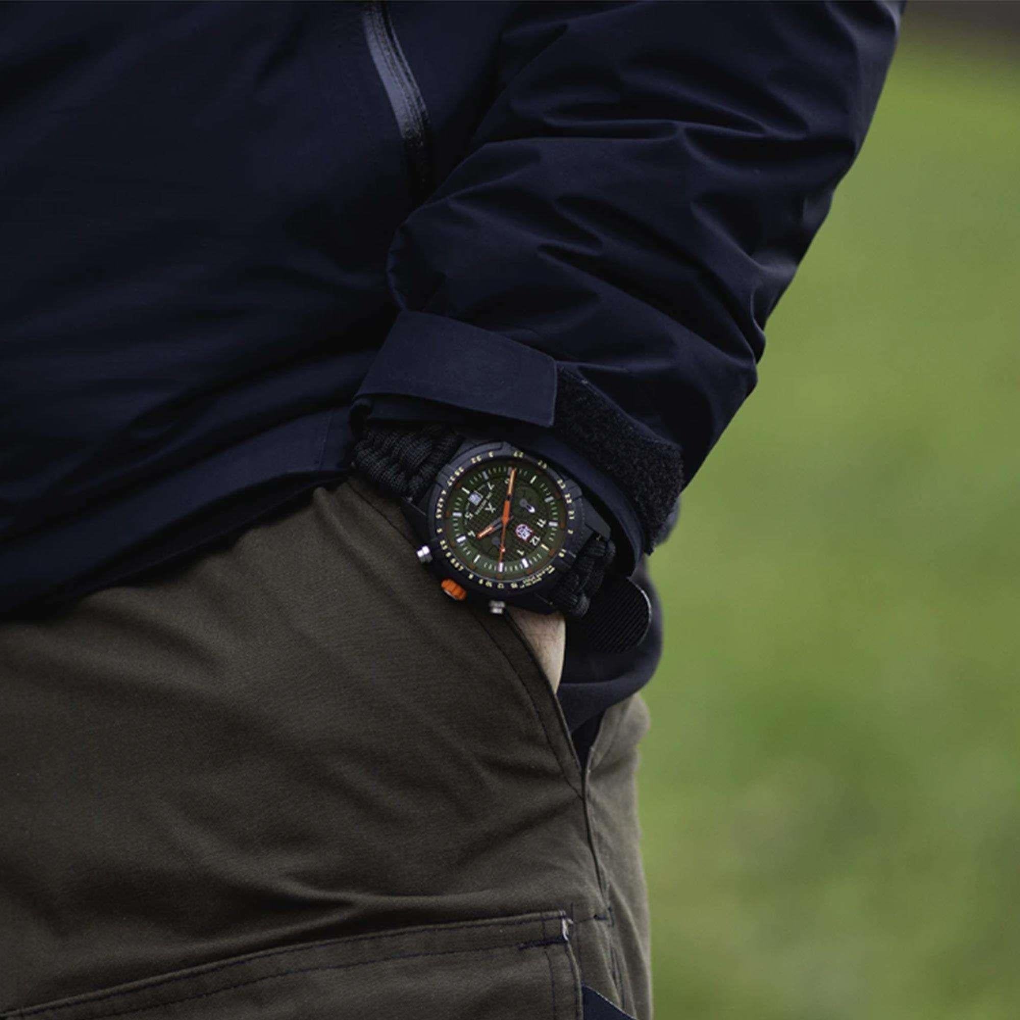 Luminox Bear Grylls Survival Land Serie Quarz Grünes Zifferblatt Schwarzes Textilarmband Herren Uhr XB.3797.KM