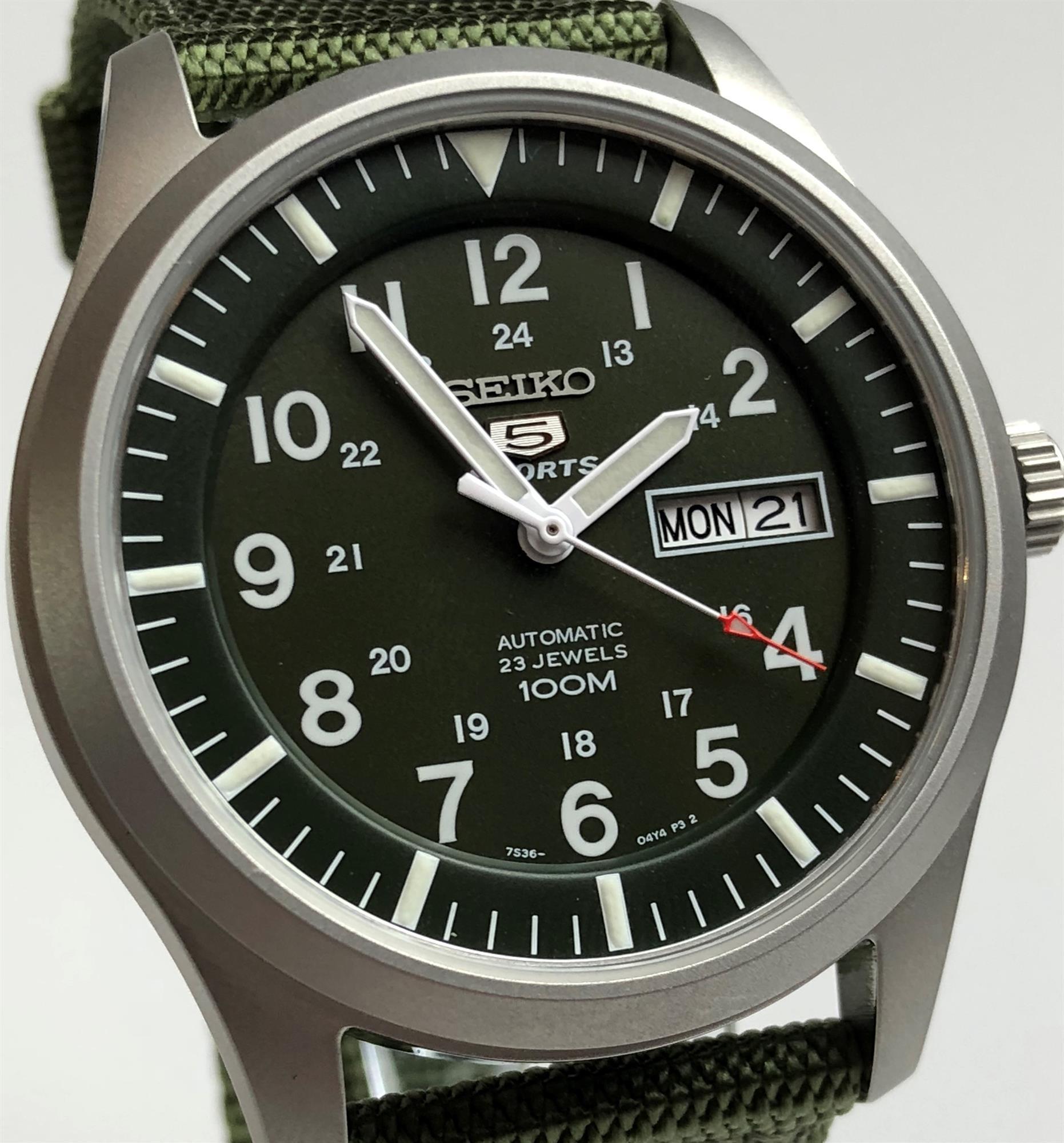 Seiko 5 Sports Automatik Grünes Zifferblatt Grünes NATO Style Armband Herren Uhr SNZG09K1
