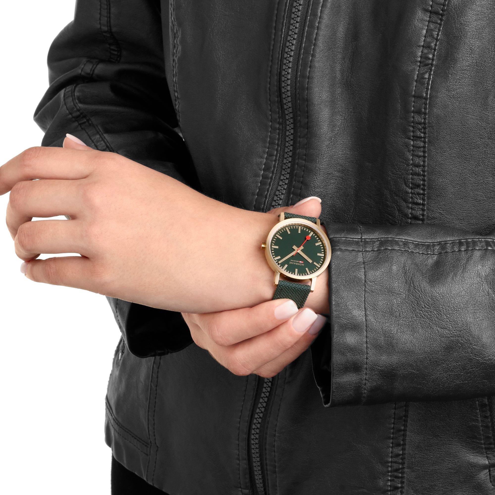 Mondaine Classic Uhr mit Waldgrünem Zifferblatt A660.30314.60SBS