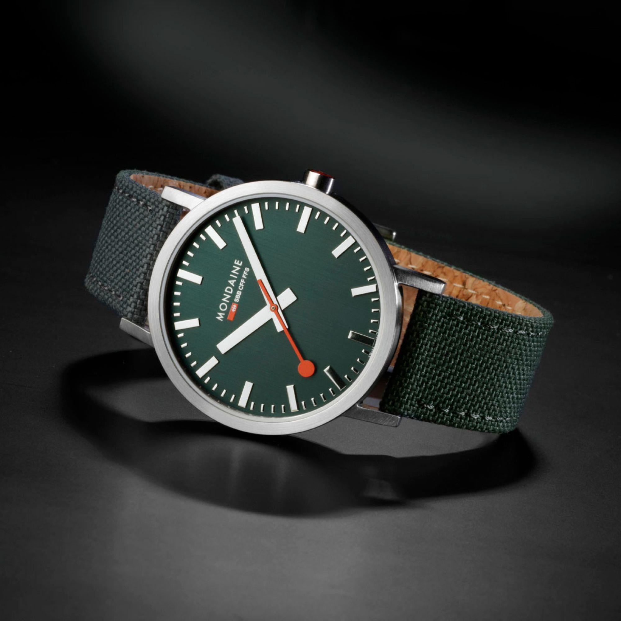 Mondaine Classic Waldgrünes Zifferblatt Uhr A660.30360.60SBF