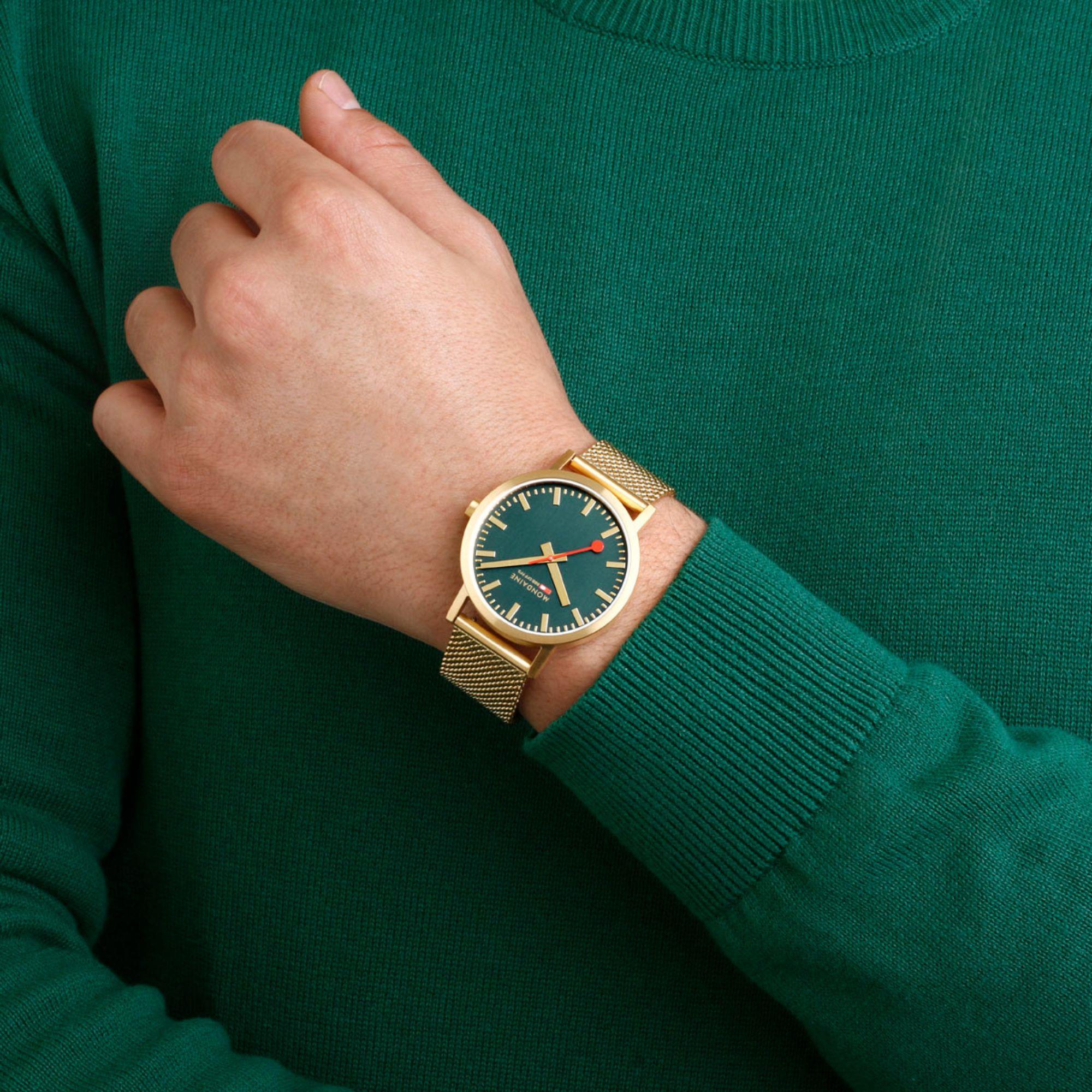 Mondaine Classic IP Gold Mesharmband Grünes Zifferblatt Uhr A660.30360.60SBM