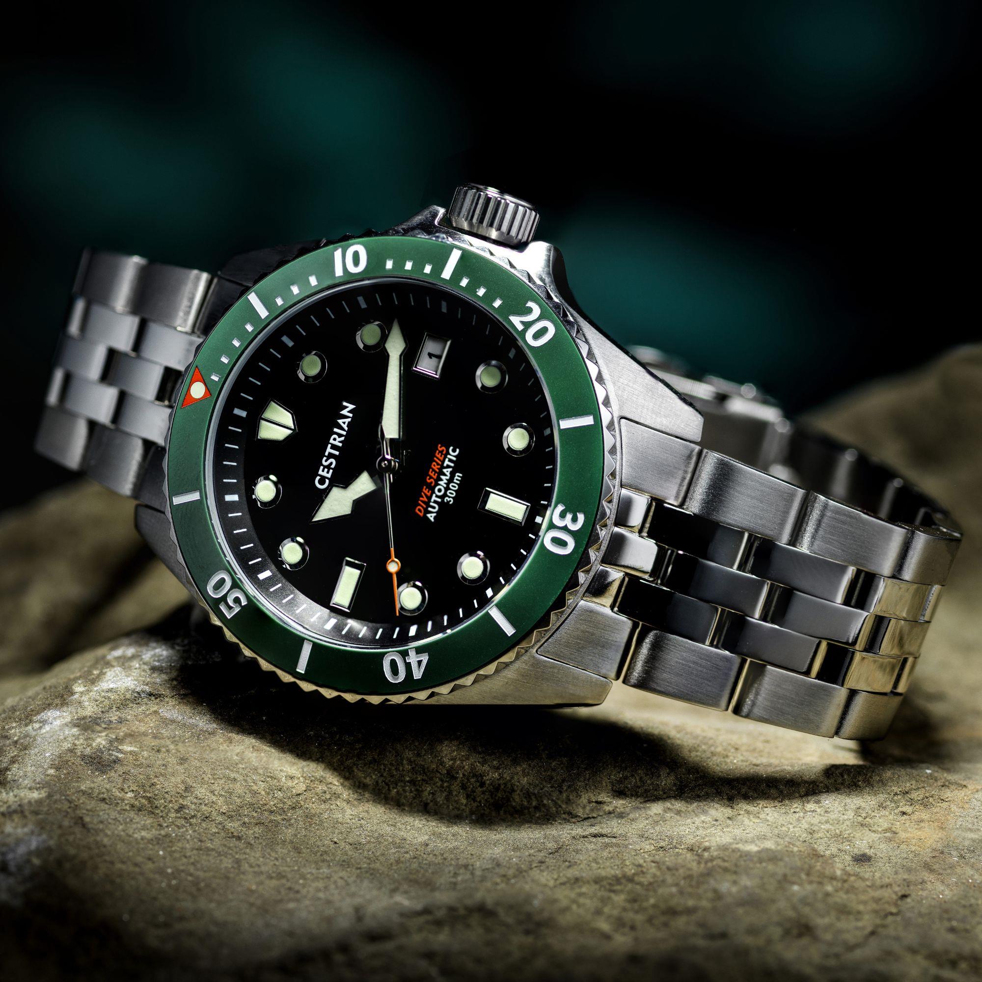 Cestrian Dive Series Schwarzes Zifferblatt Grüner Keramikrings Edelstahlarmband Automatische Herrenarmbanduhr CD111B0773V1