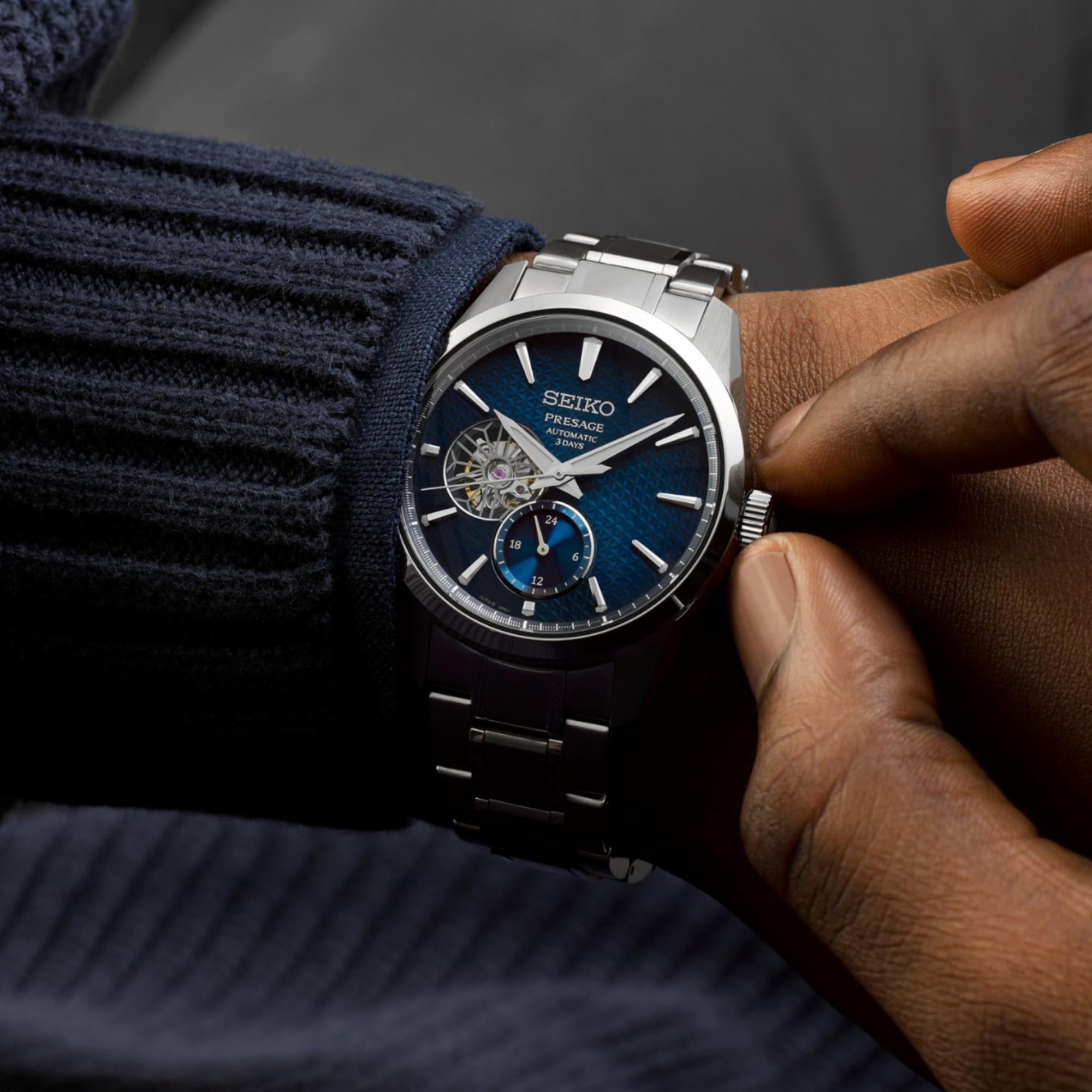 Seiko Presage ‘Ao’ Sharp-Edged Open Heart 3 Tage Automatik Blaues Zifferblatt Herren Uhr SPB417J1