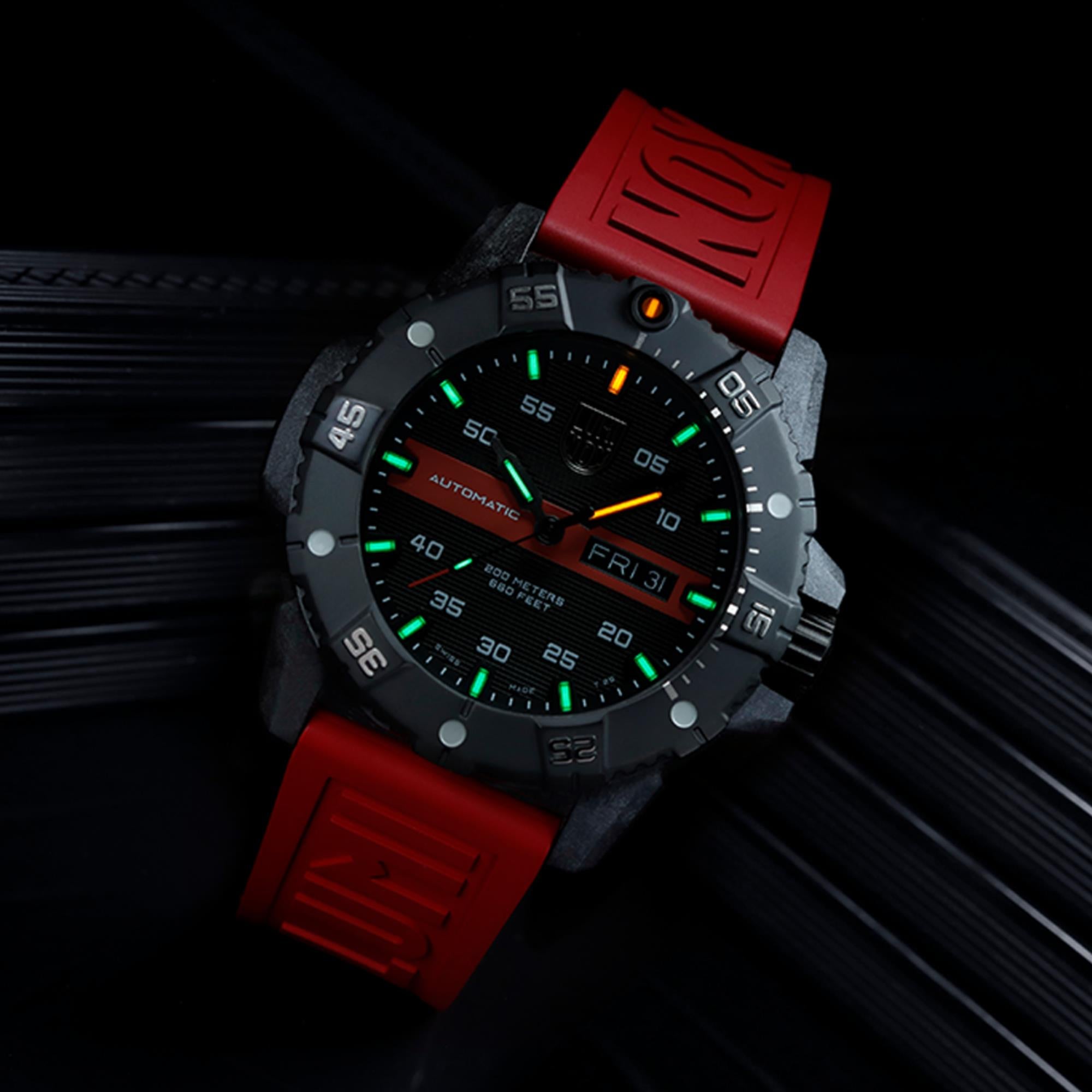 LUMINOX MASTER CARBON SEAL Schwarzes Zifferblatt AUTOMATIK 3860 SERIE XS.3876.RB
