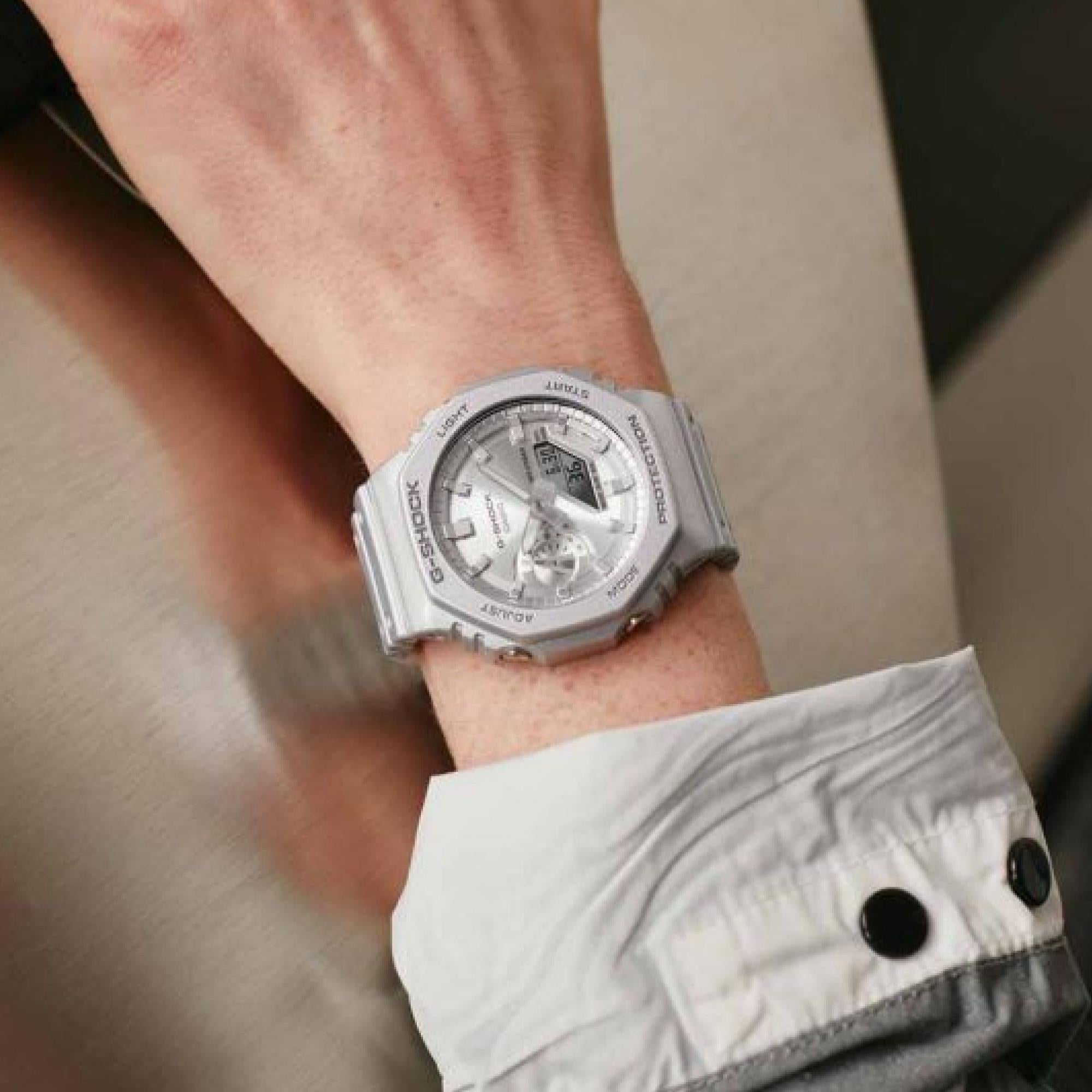 Casio G-Shock Classic Forgotten Future Silber Herren Uhr GA-2100FF-8AER