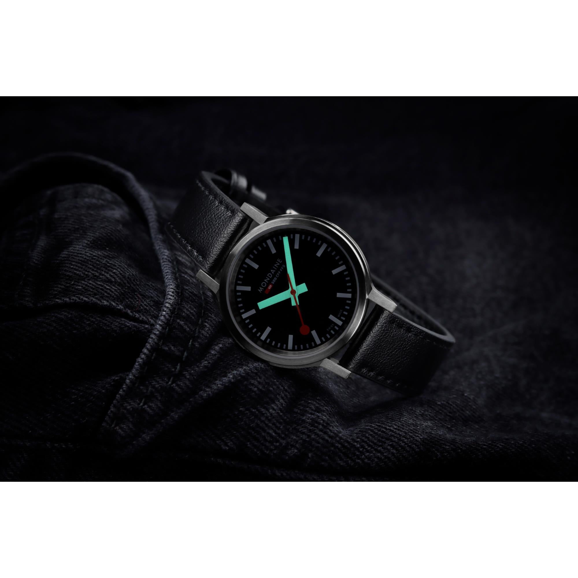 Mondaine stop2go Quarz Schwarzes Zifferblatt Schwarzes Leder Uhr MST.34020.LBV.SET