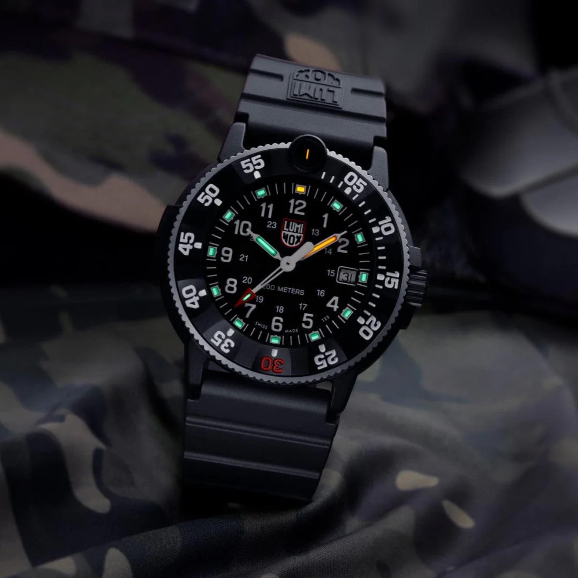 Luminox Navy SEAL Original Schwarzes Zifferblatt Gummiband Herren Uhr XS.3001.H.SET