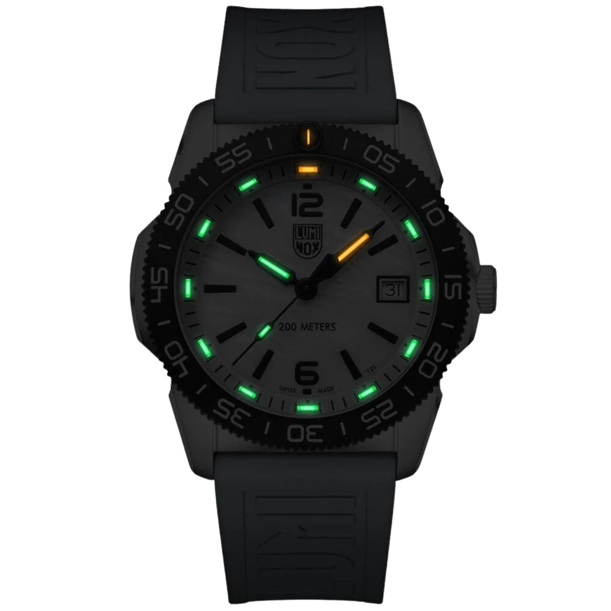 Luminox Pacific Diver 39mm Mother Of Pearl Dial Rubber Quartz Watch XS.3124M