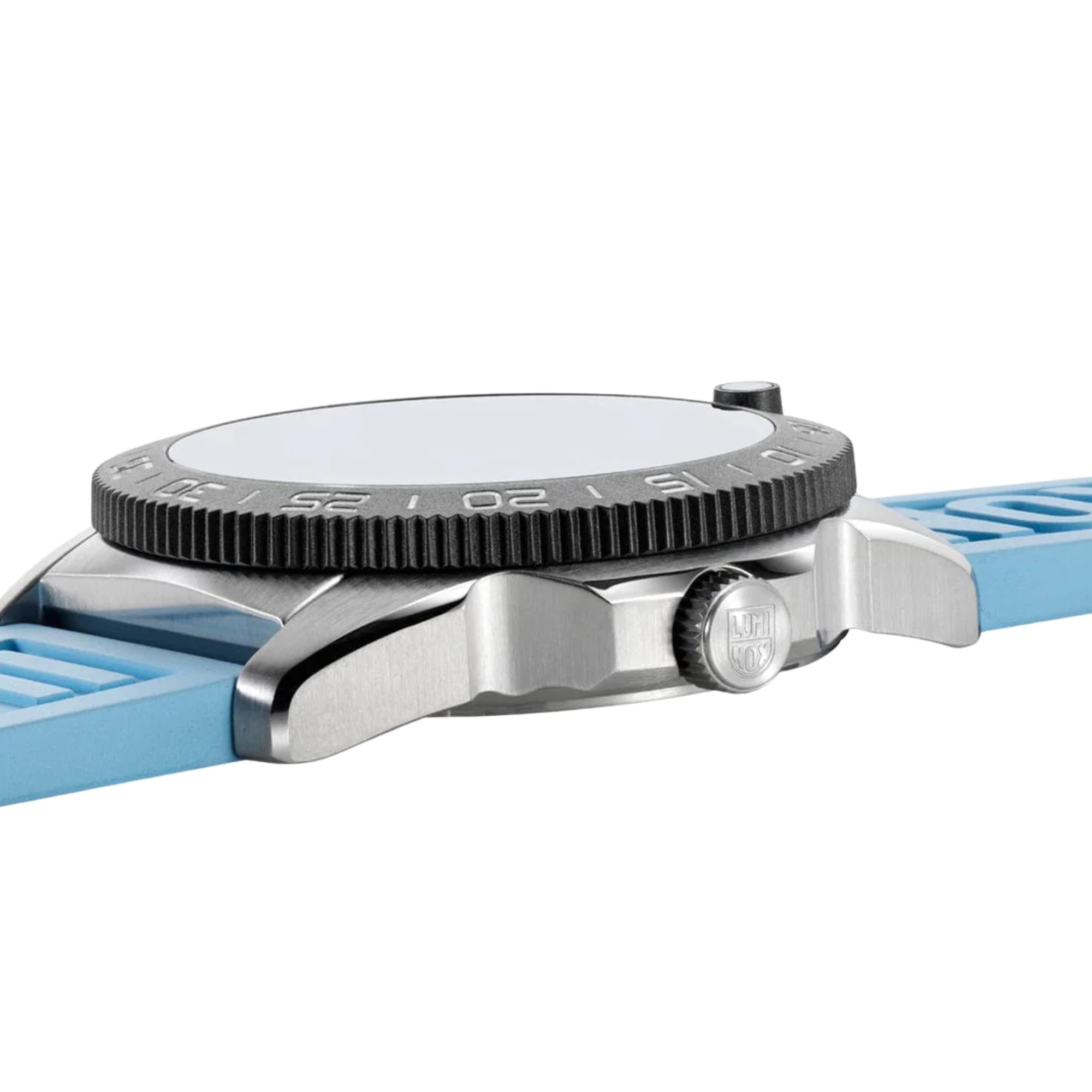 Luminox Pacific Diver 39mm Mother Of Pearl Dial Rubber Quartz Watch XS.3124M