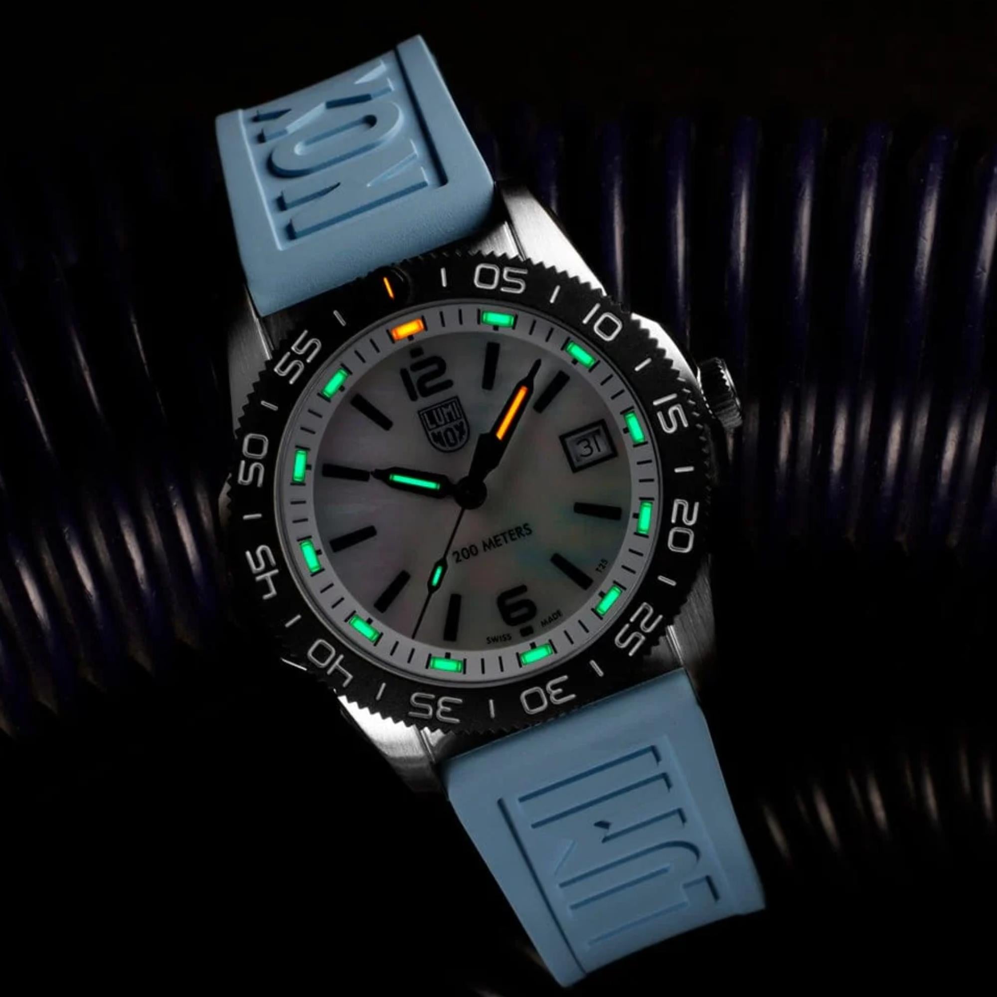 Luminox Pacific Diver 39mm Mother Of Pearl Dial Rubber Quartz Watch XS.3124M