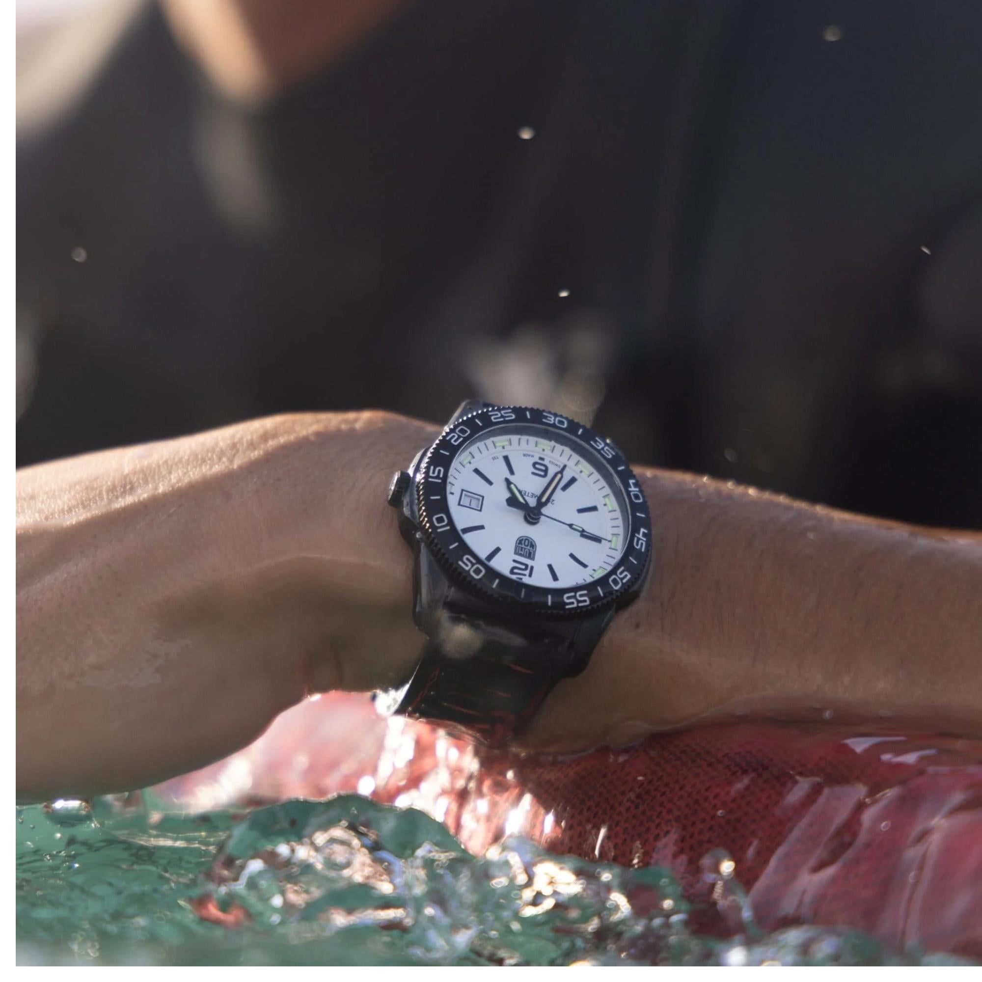 Luminox Pacific Diver 39mm White Dial Rubber Mens Quartz Watch XS.3127M