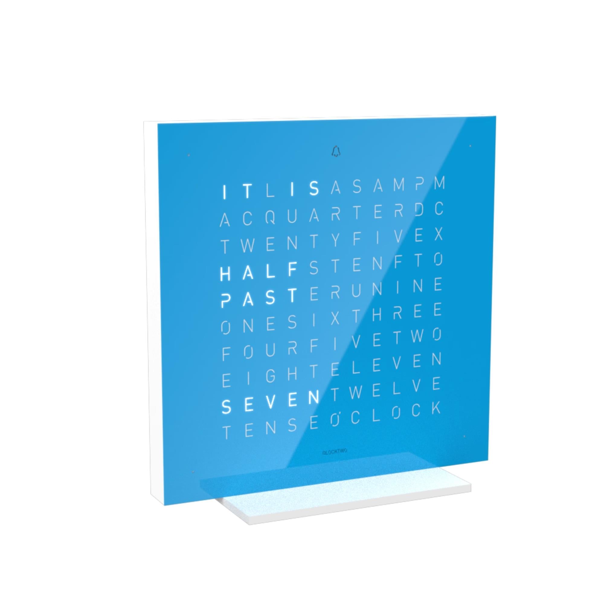 QLOCKTWO Earth 13.5 Pure Blue Candy Englische Tischuhr T4PENBC-UK