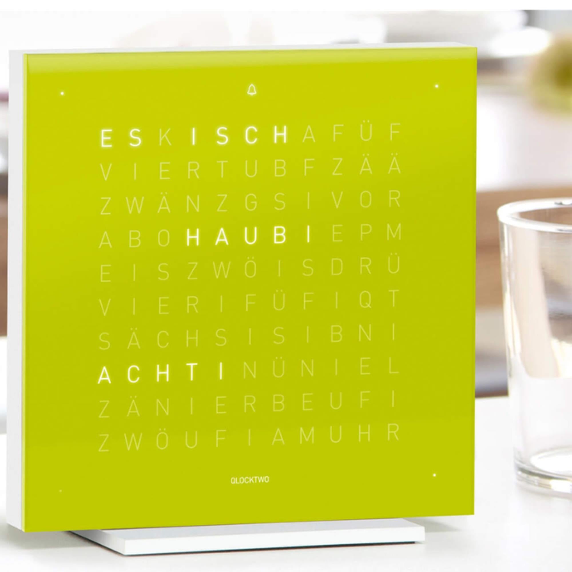 QLOCKTWO Earth 13.5 Pure Lime Juice Englische Tischuhr T4PENLJ-UK