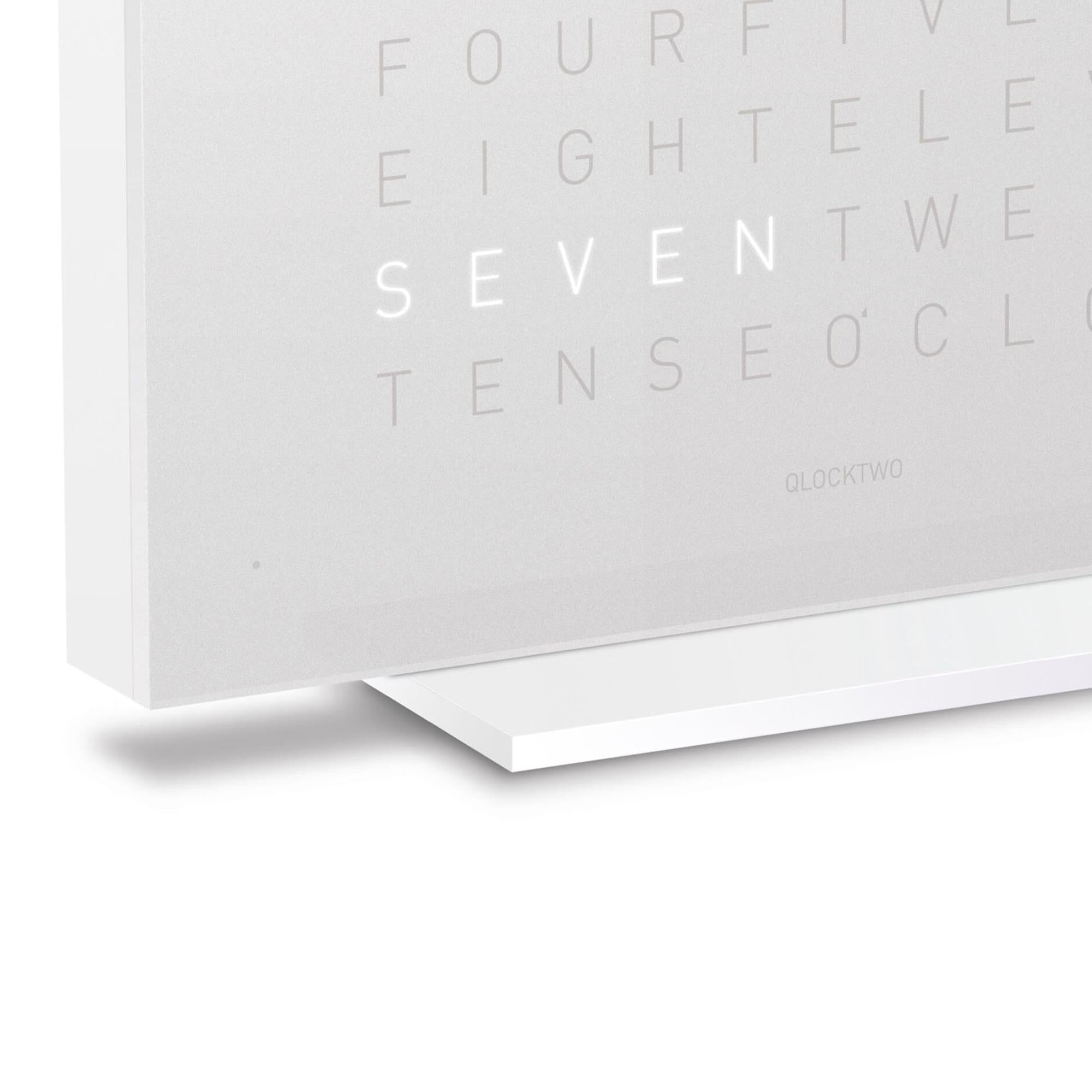 QLOCKTWO Earth 13.5 Pure Vanilla Sugar Englische Tischuhr T4PENVS-UK