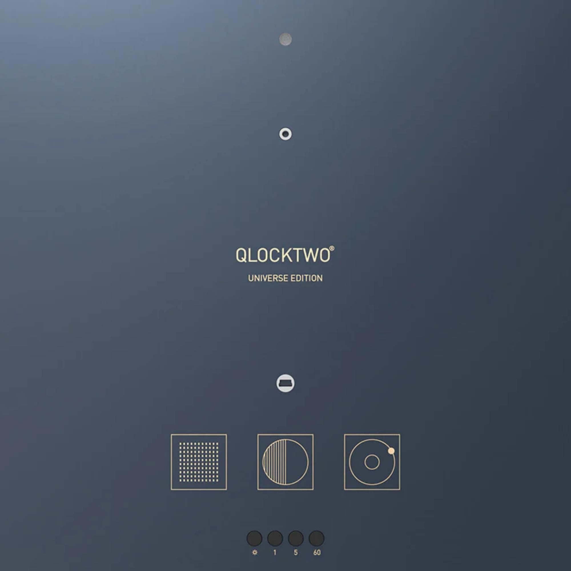 QLOCKTWO Earth 45 Universe Edition Mitternacht Englische Wanduhr Tischuhr QT4ENMNPC-UK