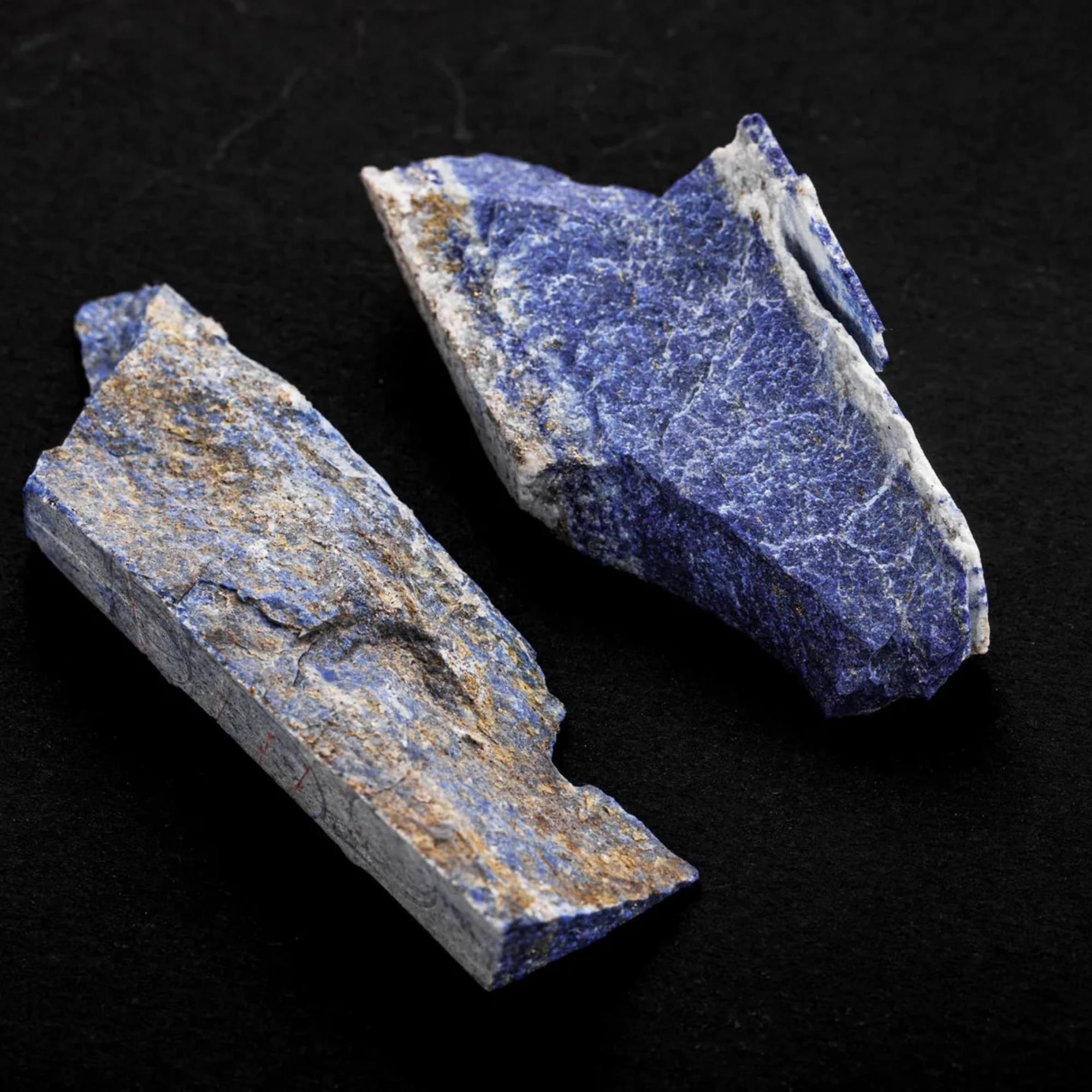 Nivada Grenchen F77 MK1 68009A77 raw blue lapis lazuli stones detail