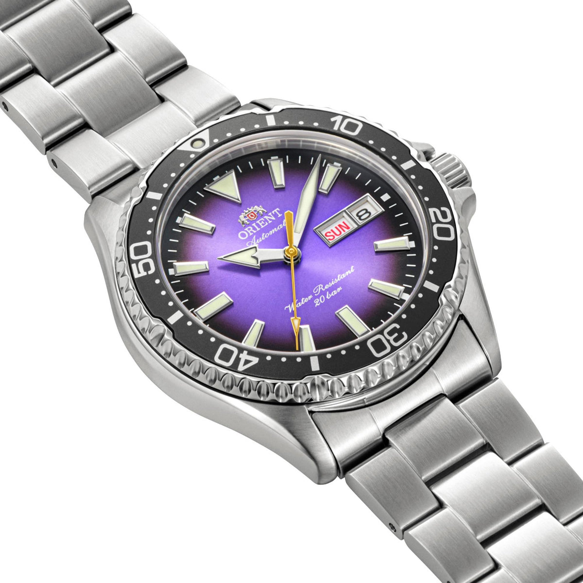 Orient Mako Kamasu RA-AA0827V39B watch case profile showing the black unidirectional bezel and stainless steel bracelet