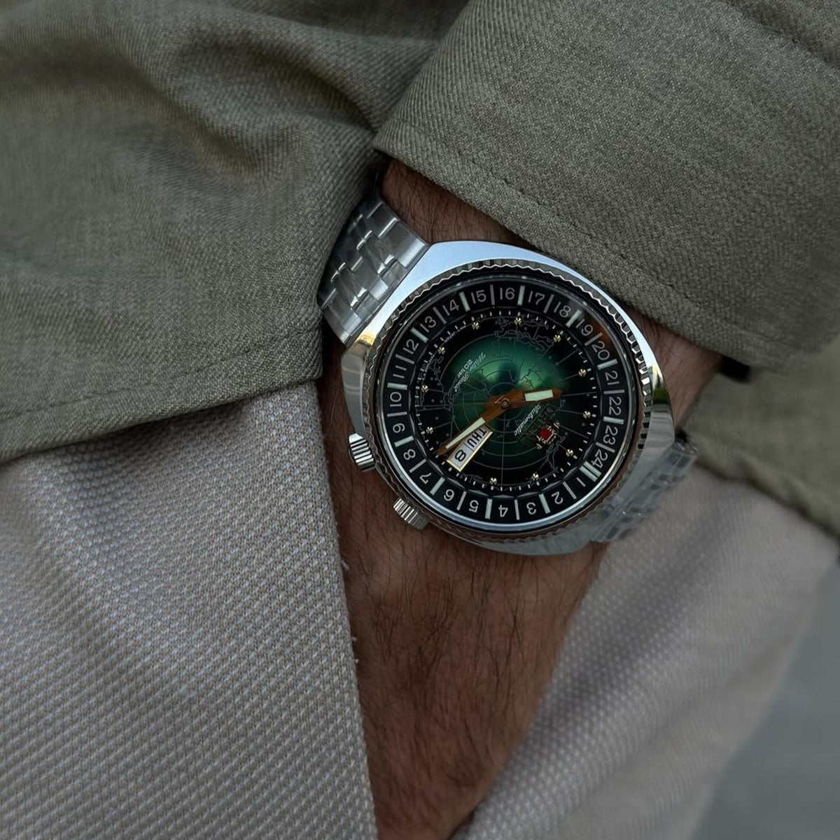 Orient World Map 43.5mm Green Dial Steel Mens Automatic Watch RA-AA0E02E39B