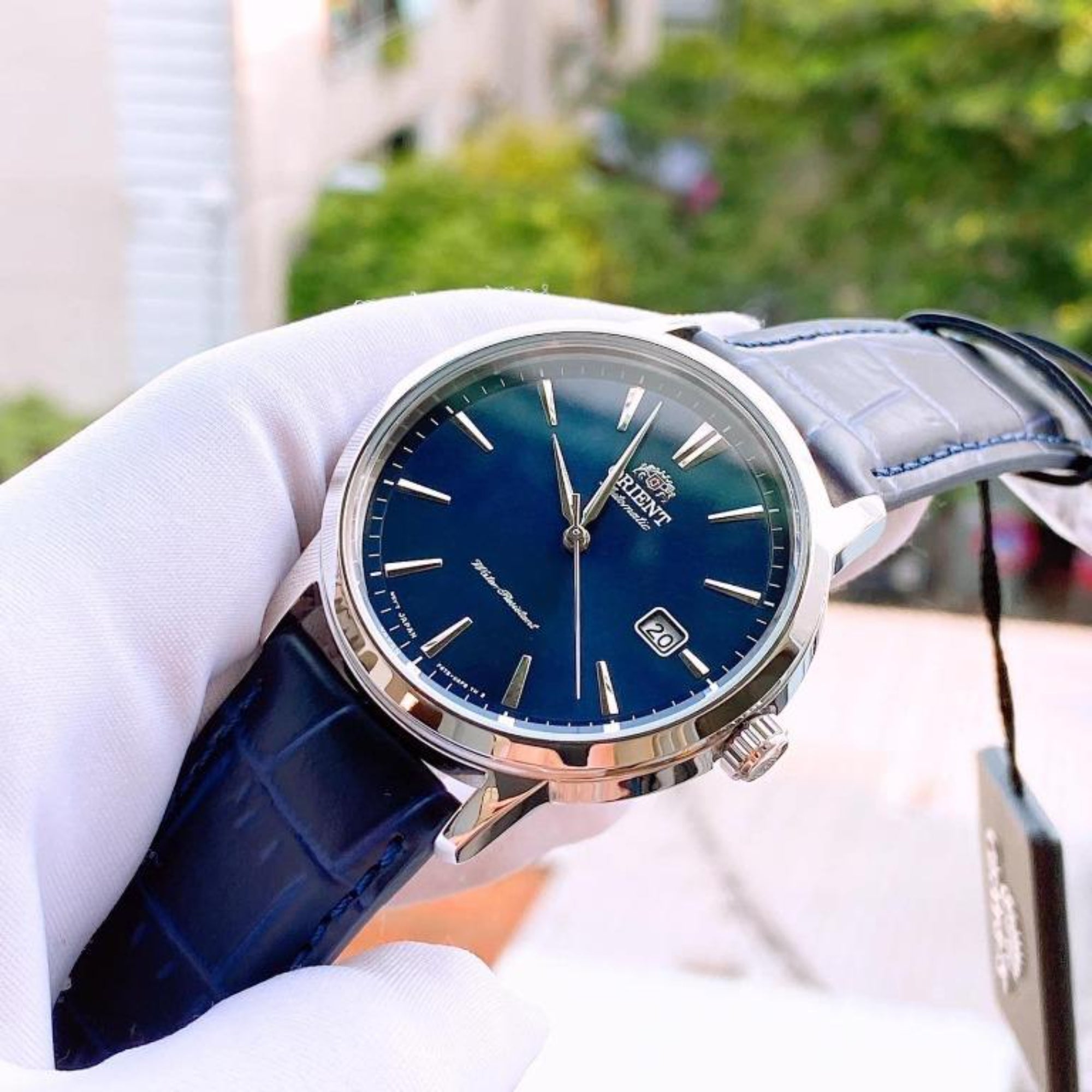 Orient Contemporary RA-AC0F06L30B blue dial with date display close-up