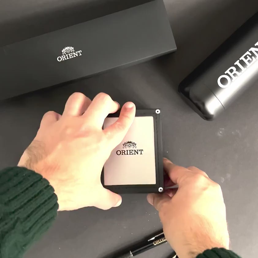 Close-up video of the Orient Mako RA-TX0201L10B automatic watch