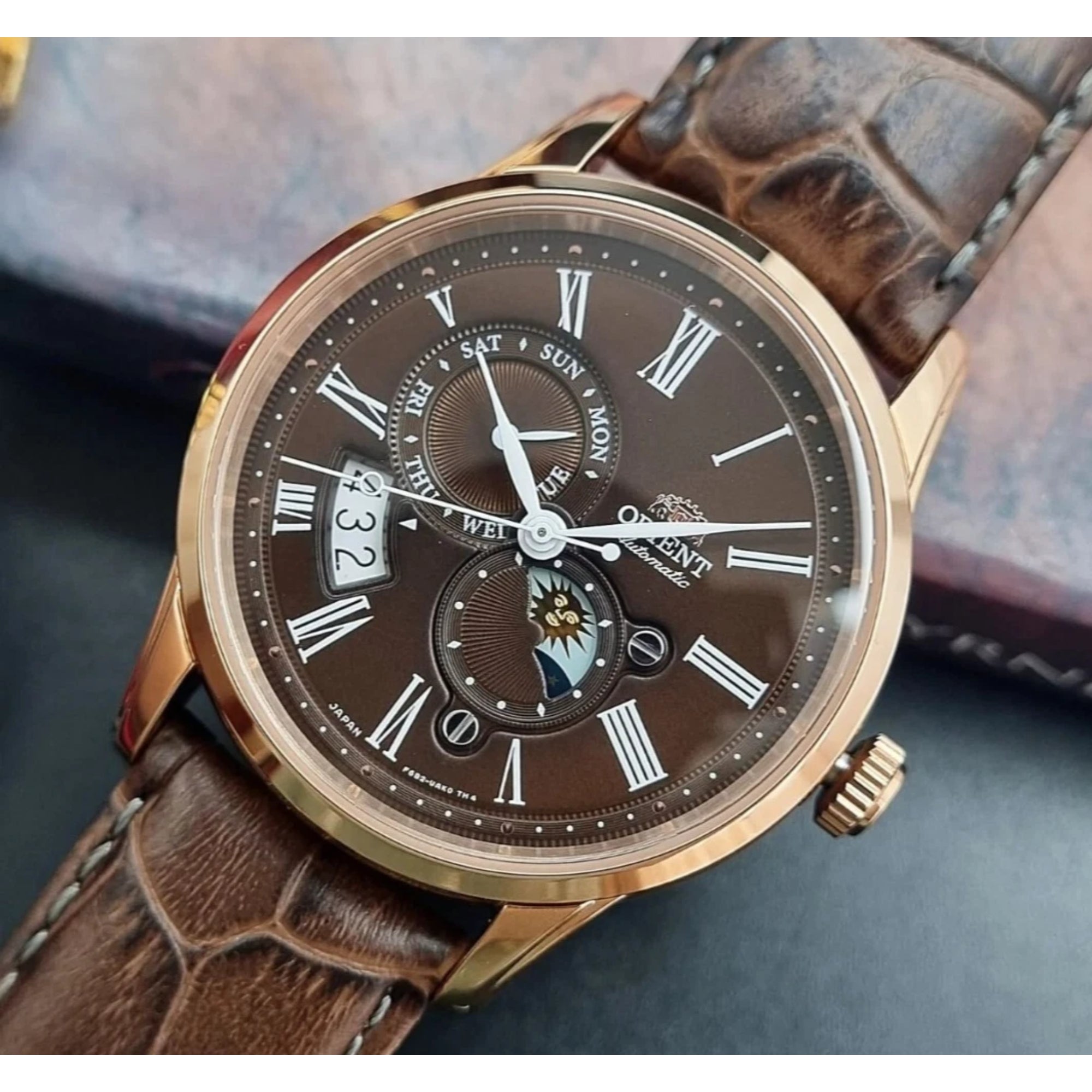 Orient Bambino 42,5mm Sonne und Mond braunes Zifferblatt Leder Herren Automatik Uhr RA-AK0009T30B