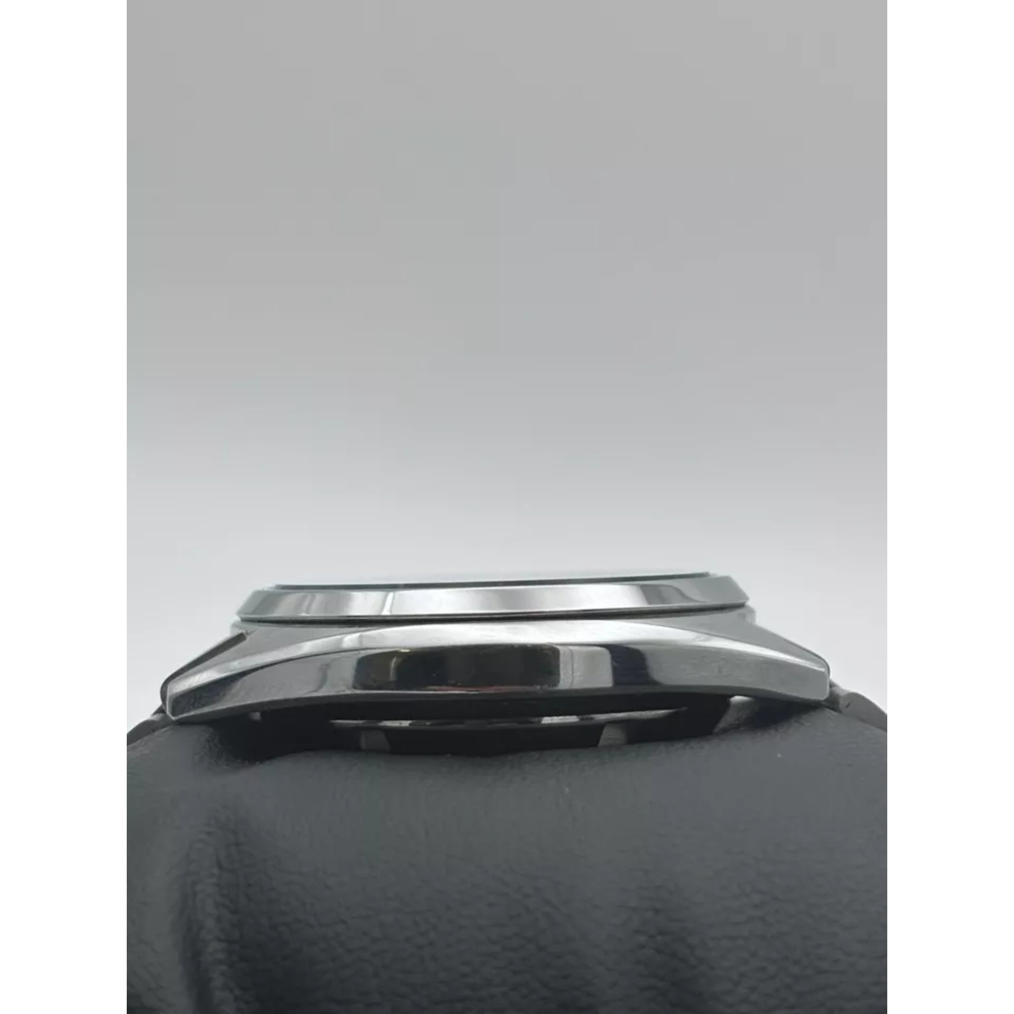 Seiko 5 Automatic Silver Dial Silver Stainless Steel Men’s Watch SNXS73K1 Pre-owned